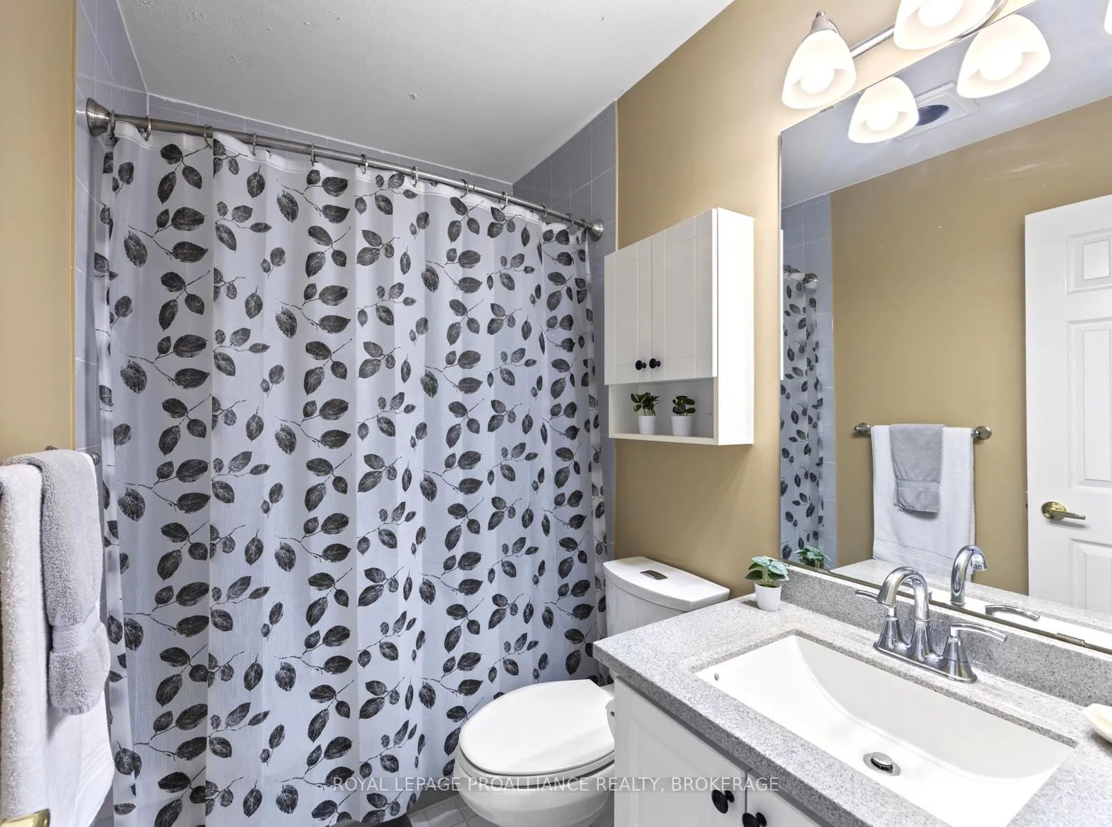 Photo 20 of Unit 29, 1 Place D'armes, Kingston, East of Sir John A. Blvd — HOMEH