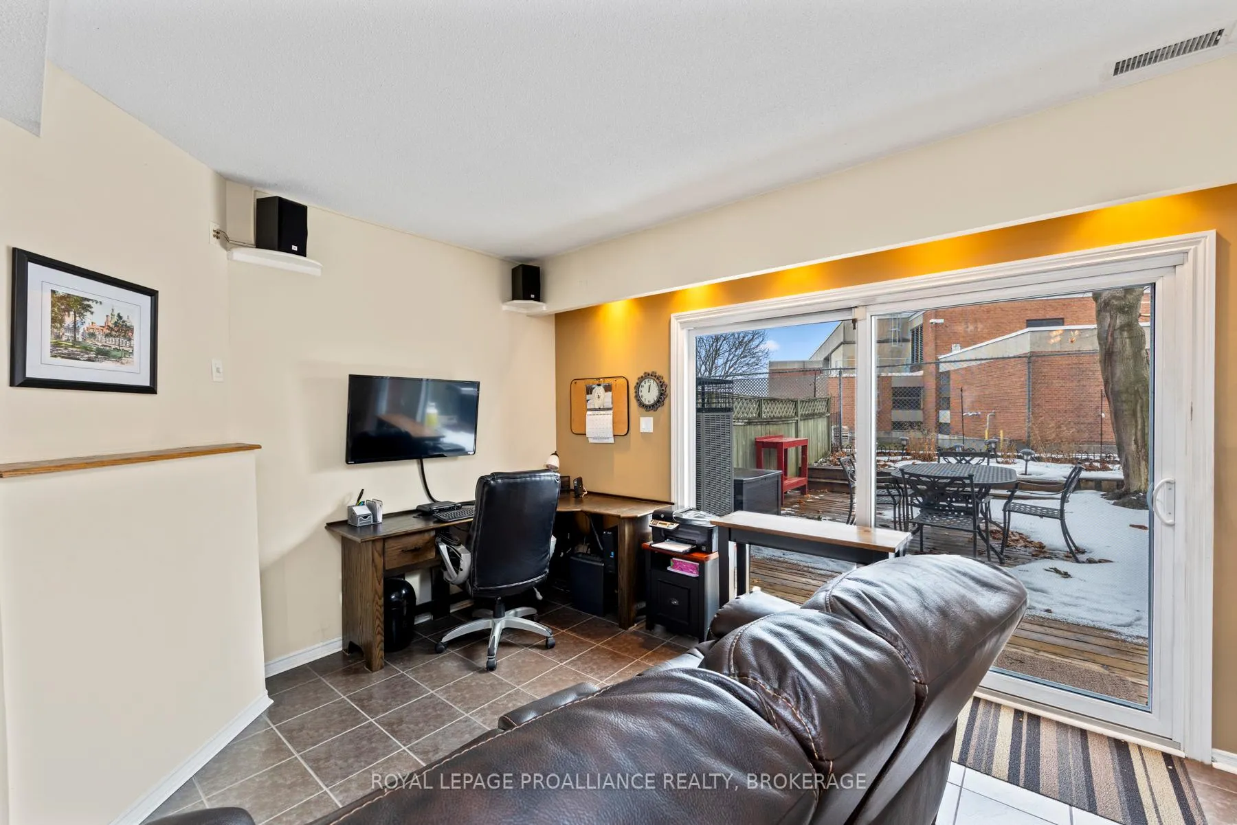 Photo 25 of Unit 29, 1 Place D'armes, Kingston, East of Sir John A. Blvd — HOMEH