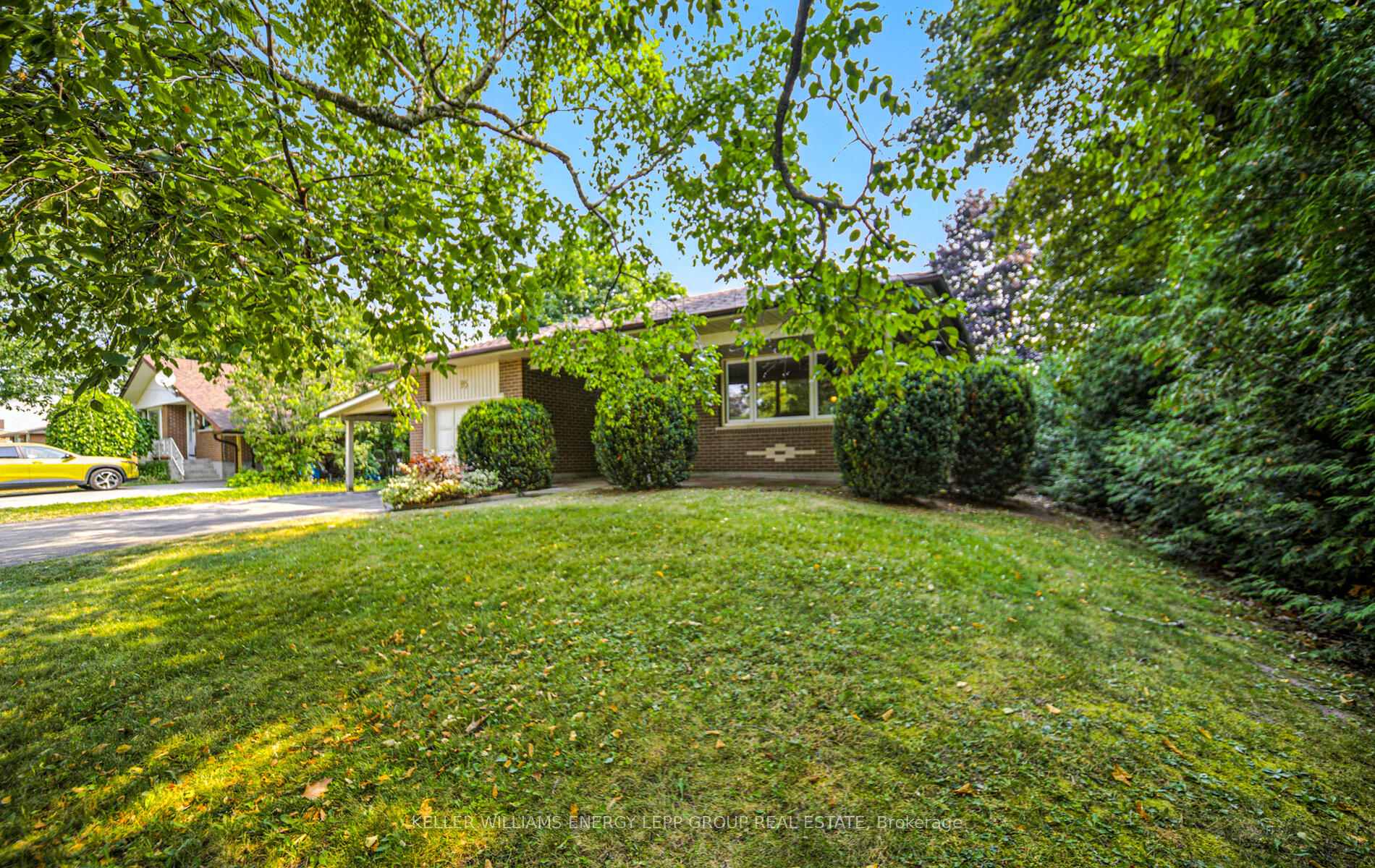 Photo 2 of 95 Orchard Heights Drive, Clarington, Newcastle — HOMEH