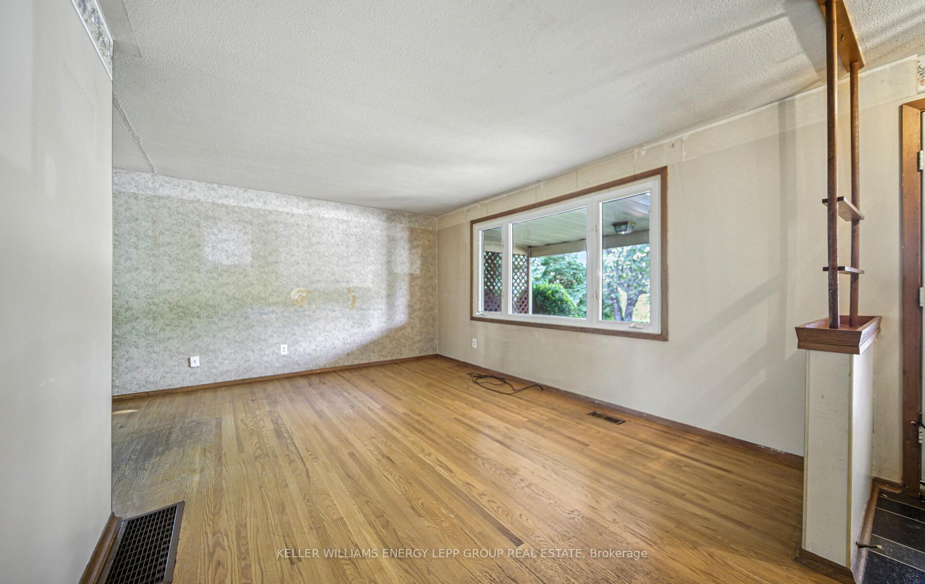 Photo 4 of 95 Orchard Heights Drive, Clarington, Newcastle — HOMEH