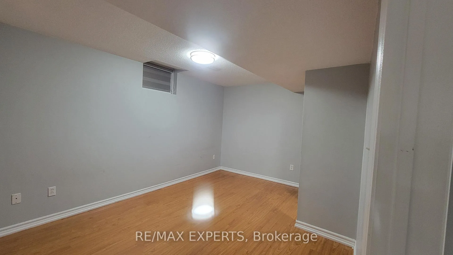 Photo 4 of 106 Queen Isabella Crescent, Vaughan, Maple — HOMEH