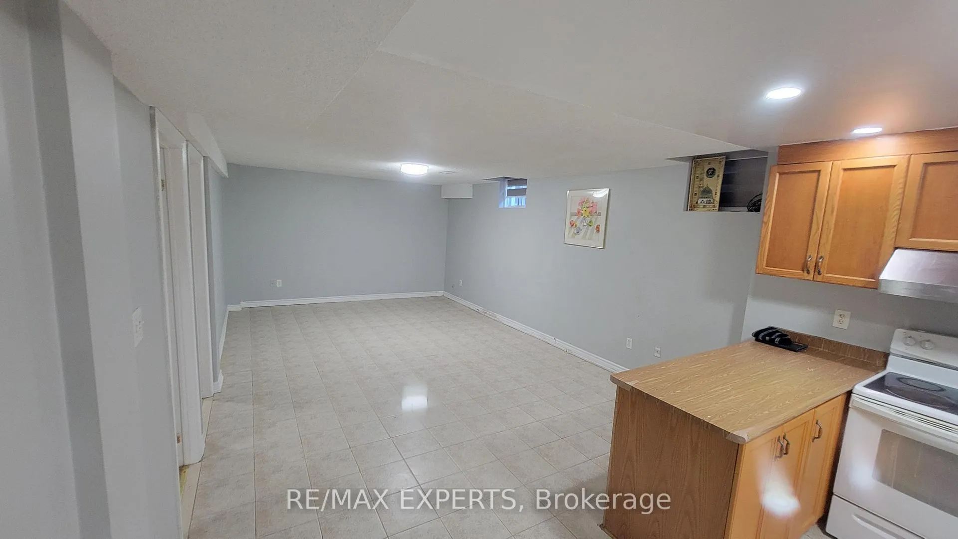 Photo 9 of 106 Queen Isabella Crescent, Vaughan, Maple — HOMEH