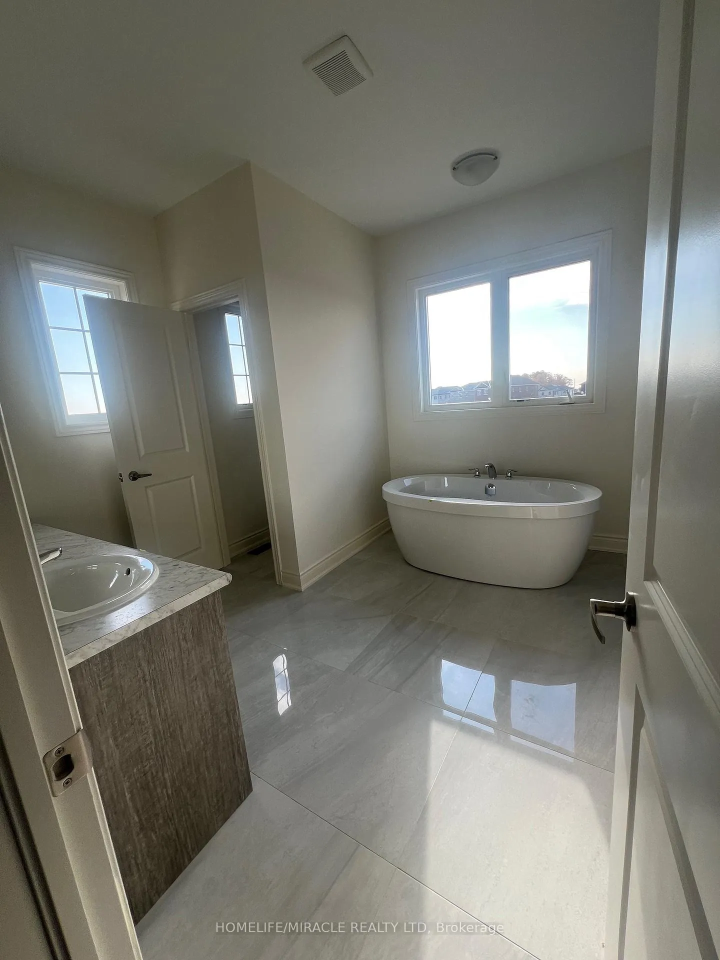 Photo 6 of 2157 Cayenne Street, Oshawa, Kedron — HOMEH