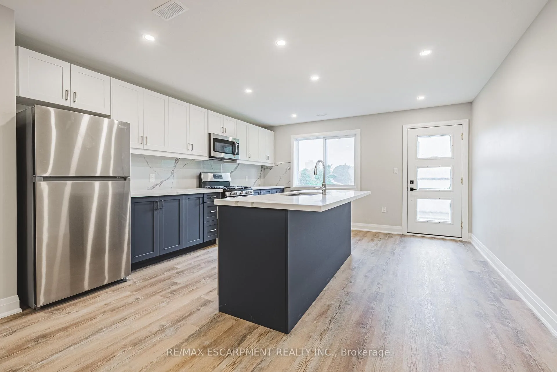 Photo 4 of Unit UPPER, 472 East 36th Street, Hamilton, Macassa — HOMEH