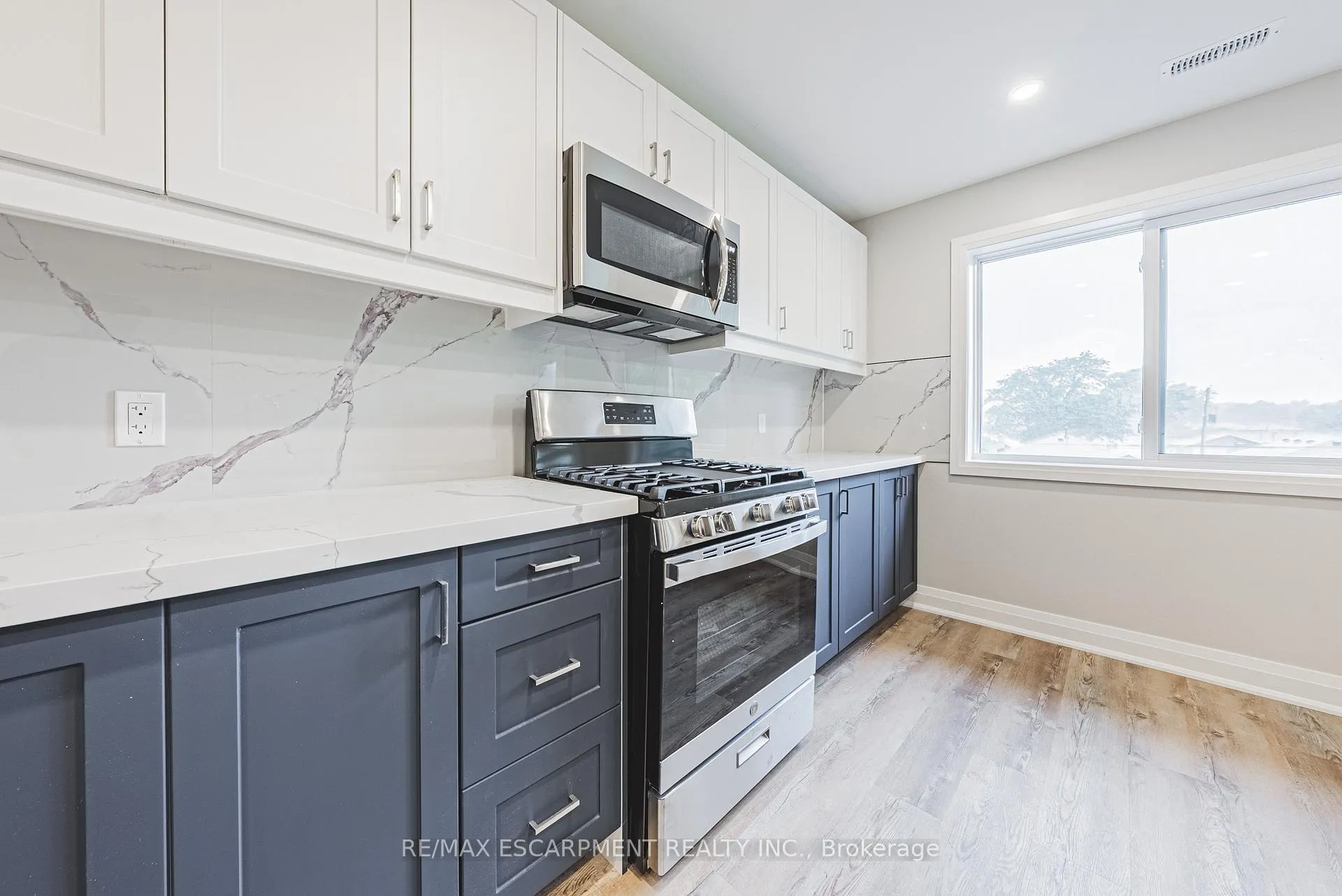 Photo 5 of Unit UPPER, 472 East 36th Street, Hamilton, Macassa — HOMEH