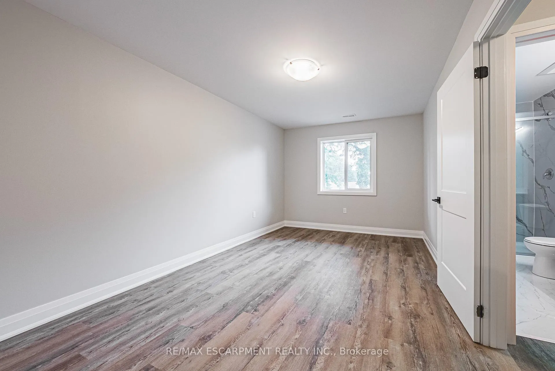 Photo 15 of Unit UPPER, 472 East 36th Street, Hamilton, Macassa — HOMEH