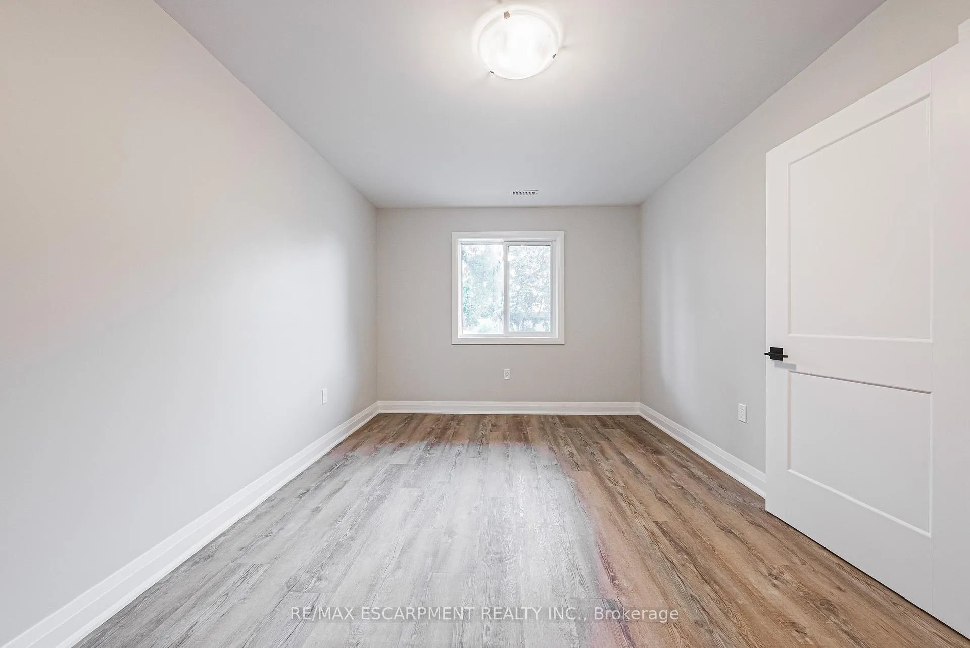 Photo 16 of Unit UPPER, 472 East 36th Street, Hamilton, Macassa — HOMEH