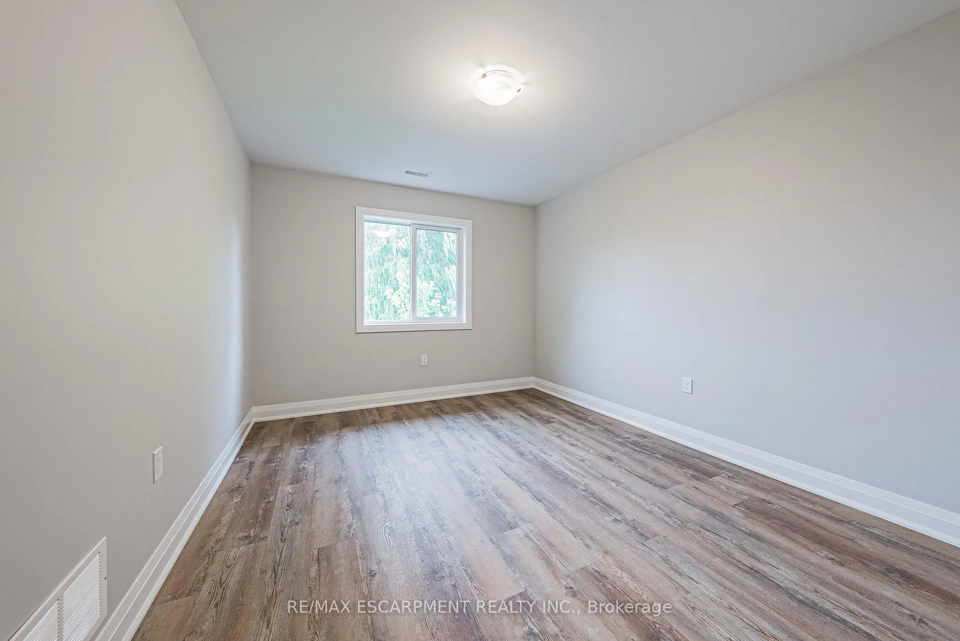 Photo 20 of Unit UPPER, 472 East 36th Street, Hamilton, Macassa — HOMEH