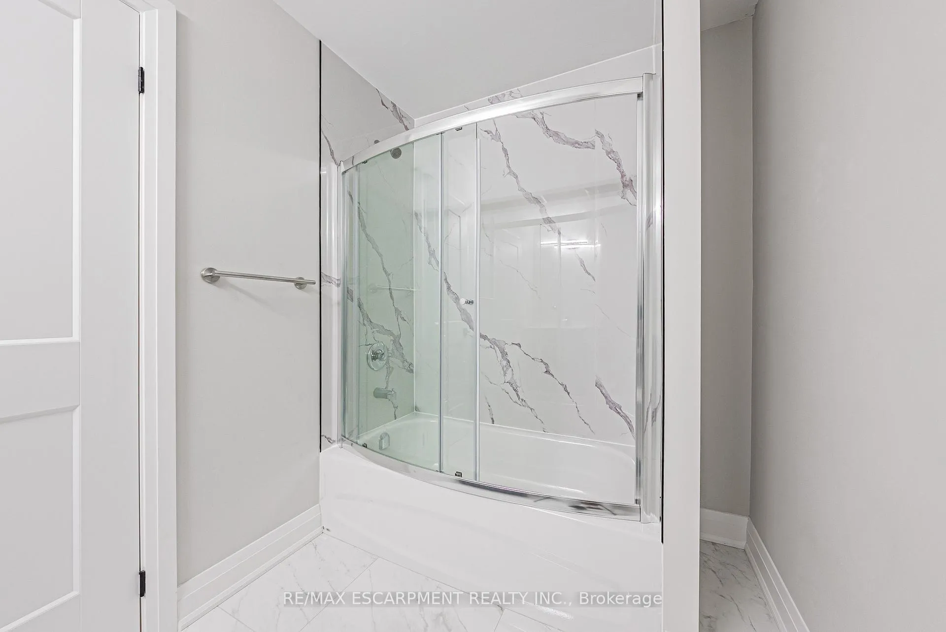 Photo 23 of Unit UPPER, 472 East 36th Street, Hamilton, Macassa — HOMEH