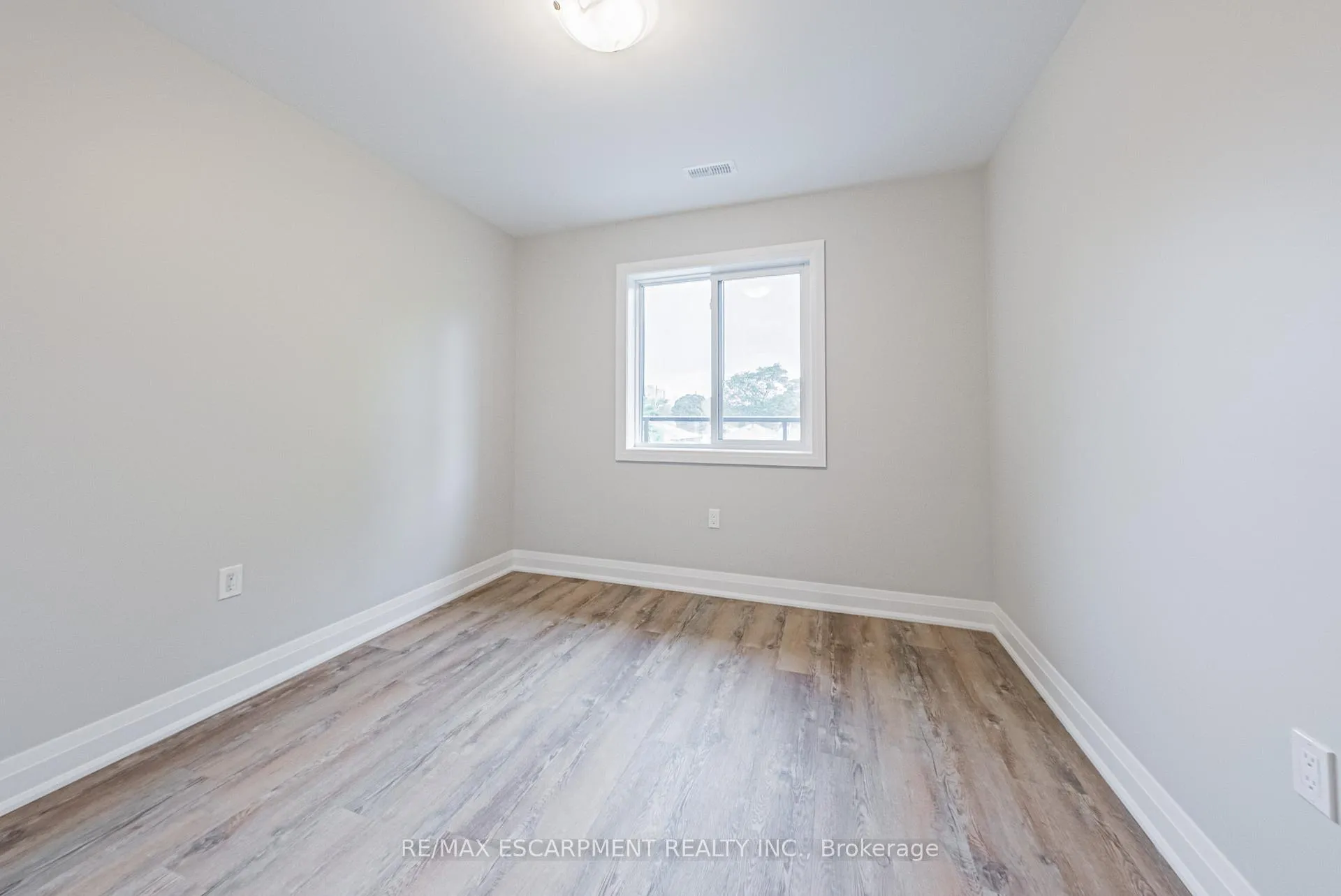 Photo 24 of Unit UPPER, 472 East 36th Street, Hamilton, Macassa — HOMEH