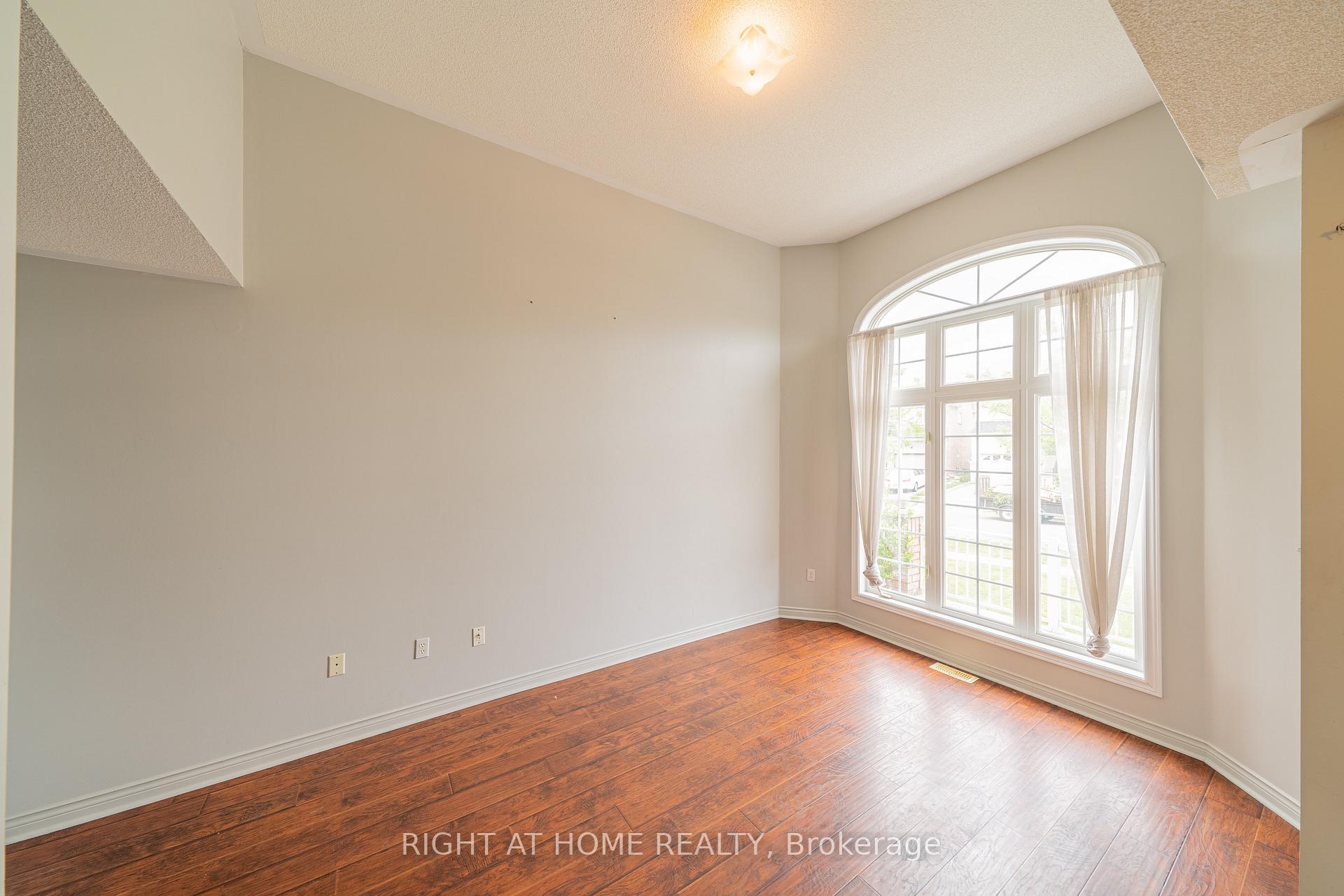 Photo 5 of 40 Nobbs Drive, Ajax, Northwest Ajax — HOMEH
