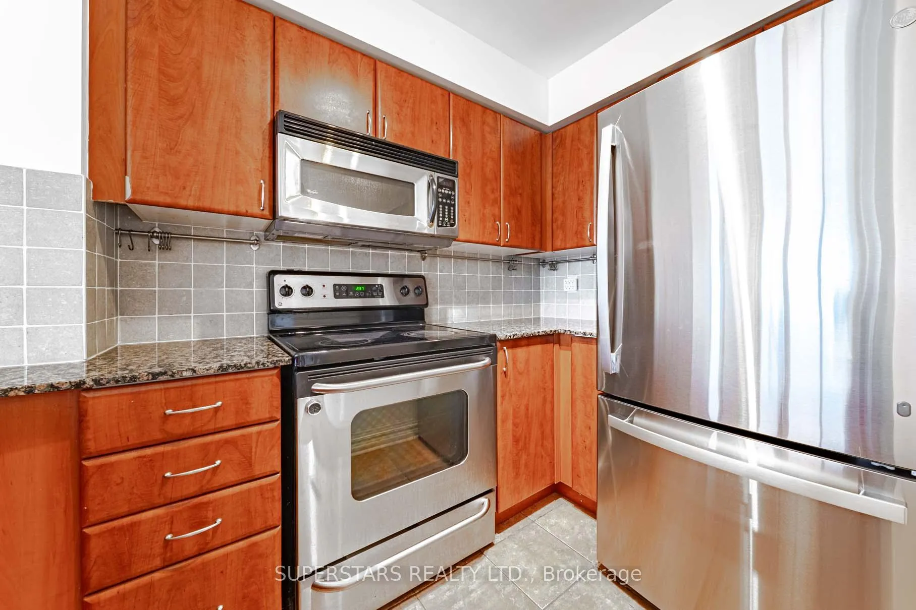 Photo 6 of Unit 806, 15 North Park Road, Vaughan, Beverley Glen — HOMEH