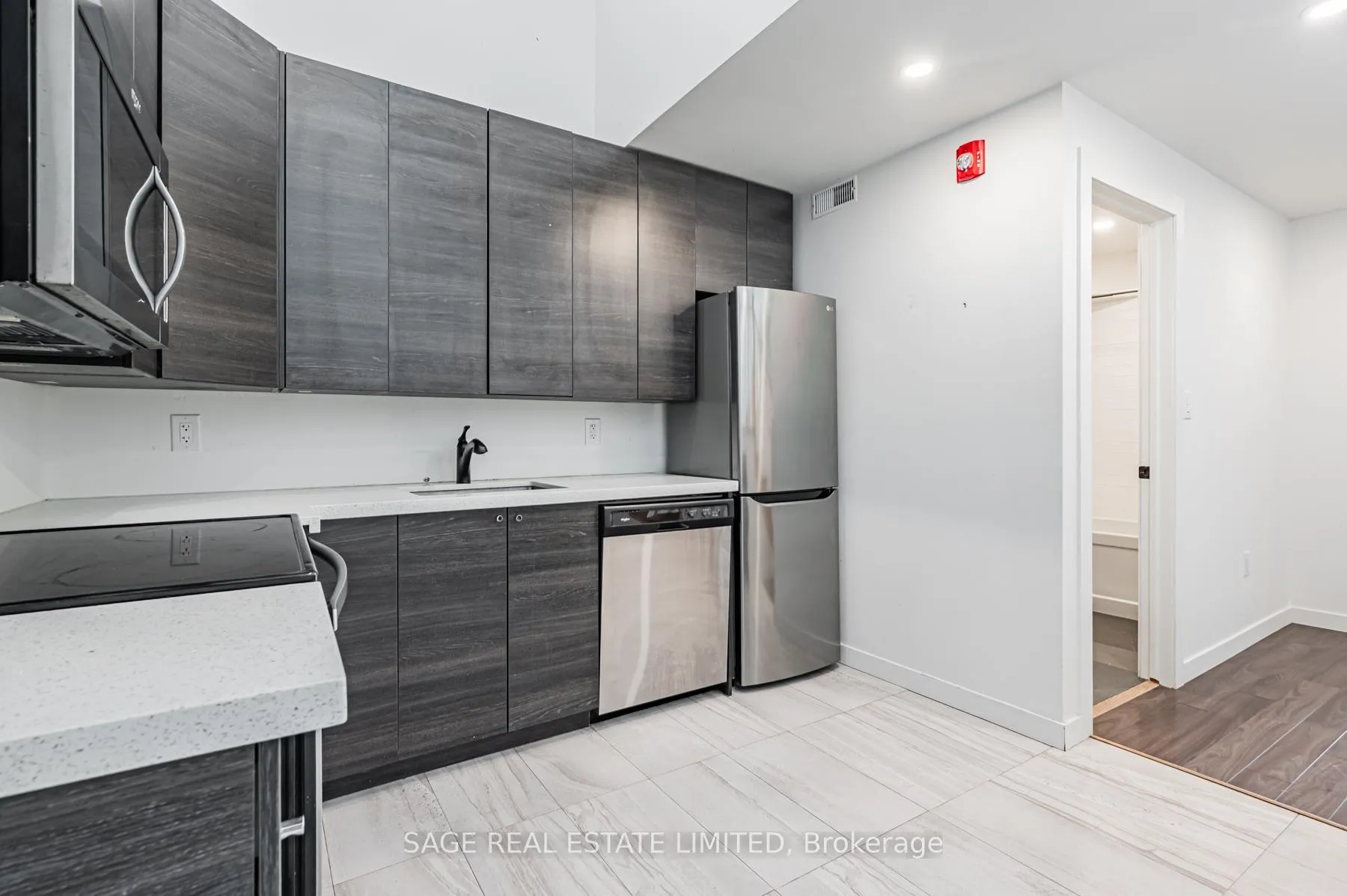 Photo 5 of Unit 2, 14 Cross Street, Hamilton, Dundas — HOMEH