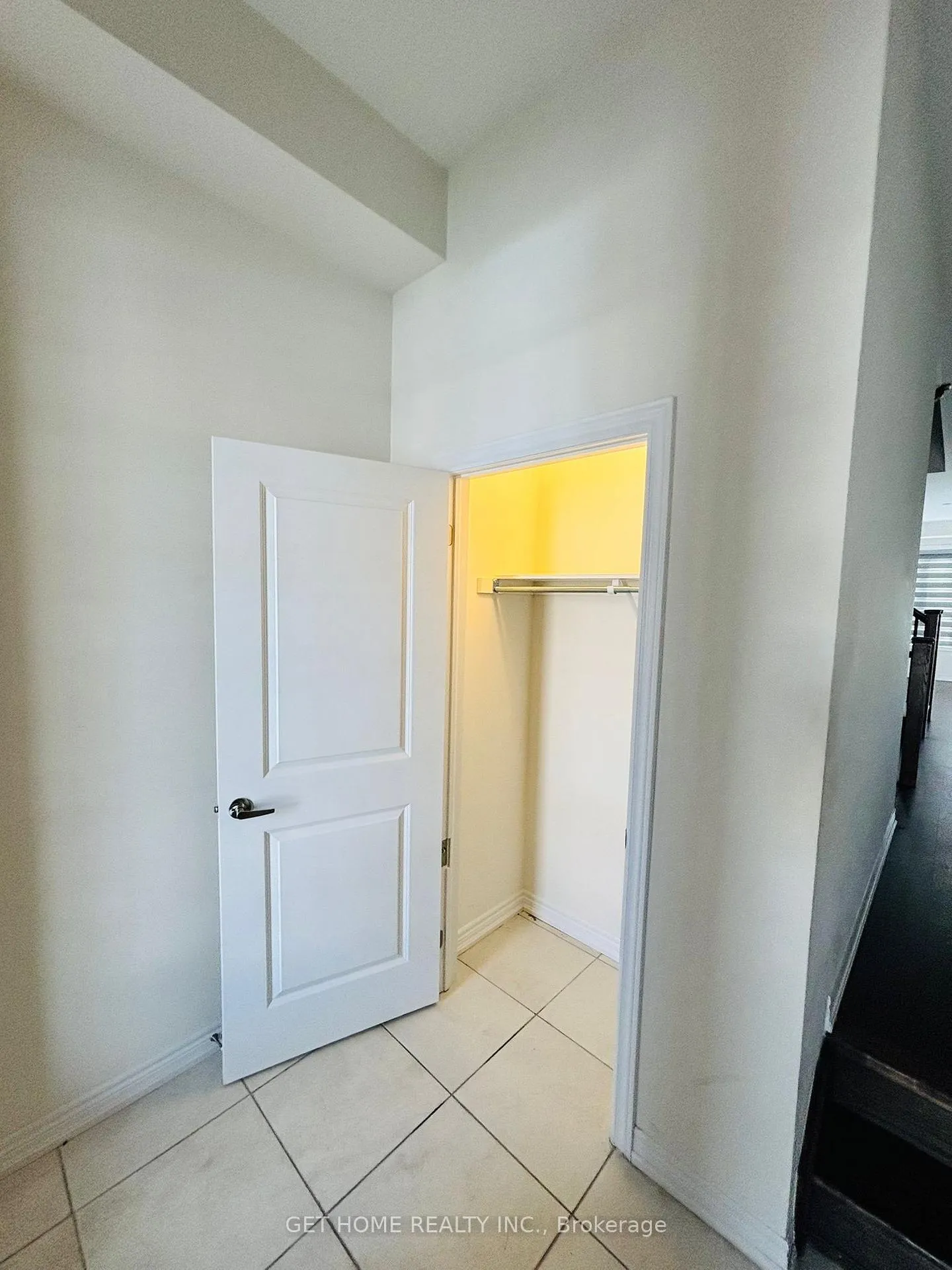 Photo 3 of 222 Broadacre Drive, Kitchener — HOMEH