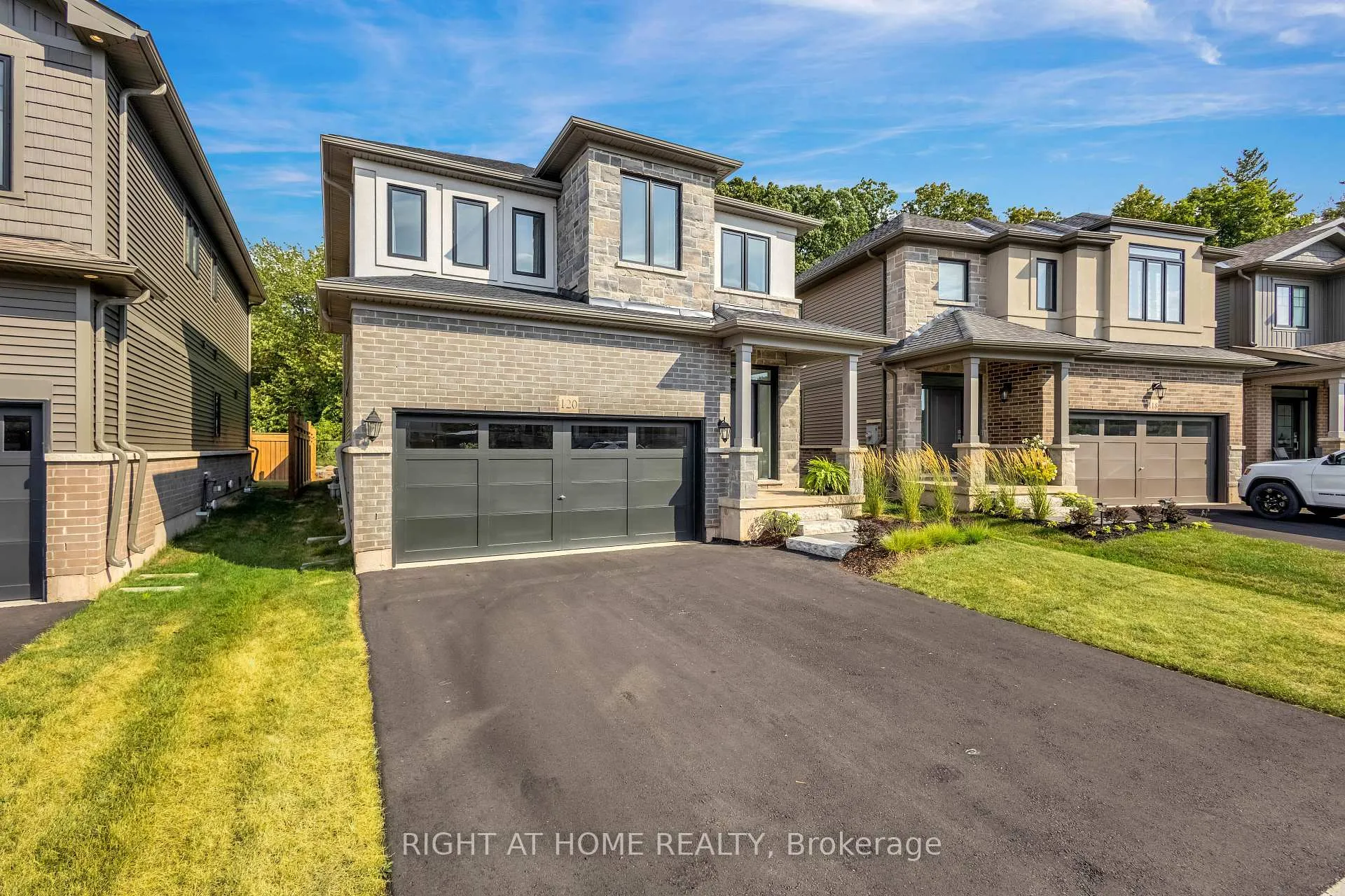 Photo 2 of 120 Terrace Drive, Grimsby, Grimsby East — HOMEH