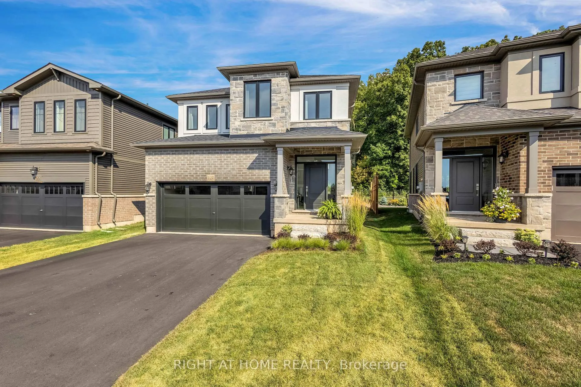 Photo 3 of 120 Terrace Drive, Grimsby, Grimsby East — HOMEH