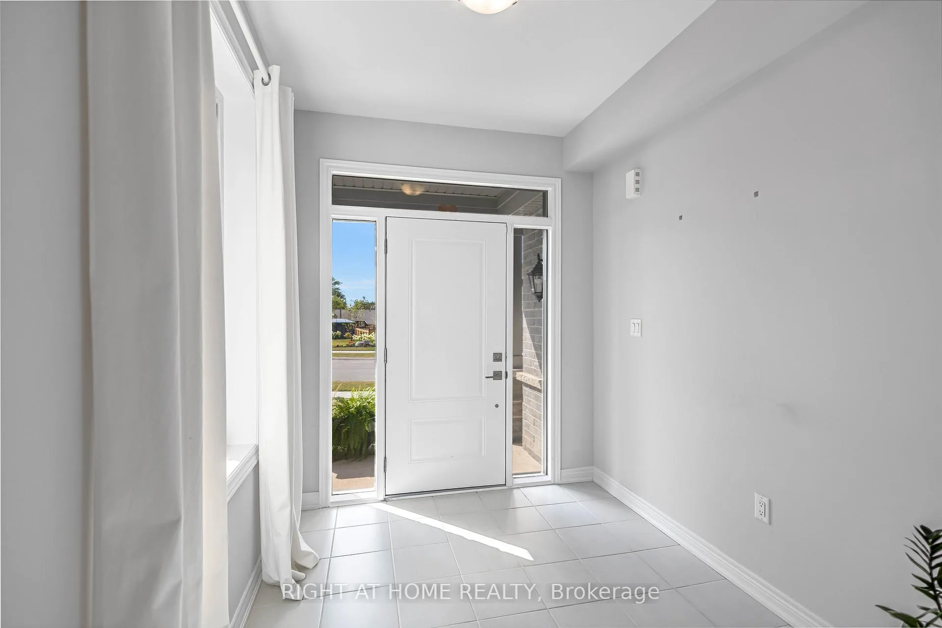 Photo 5 of 120 Terrace Drive, Grimsby, Grimsby East — HOMEH