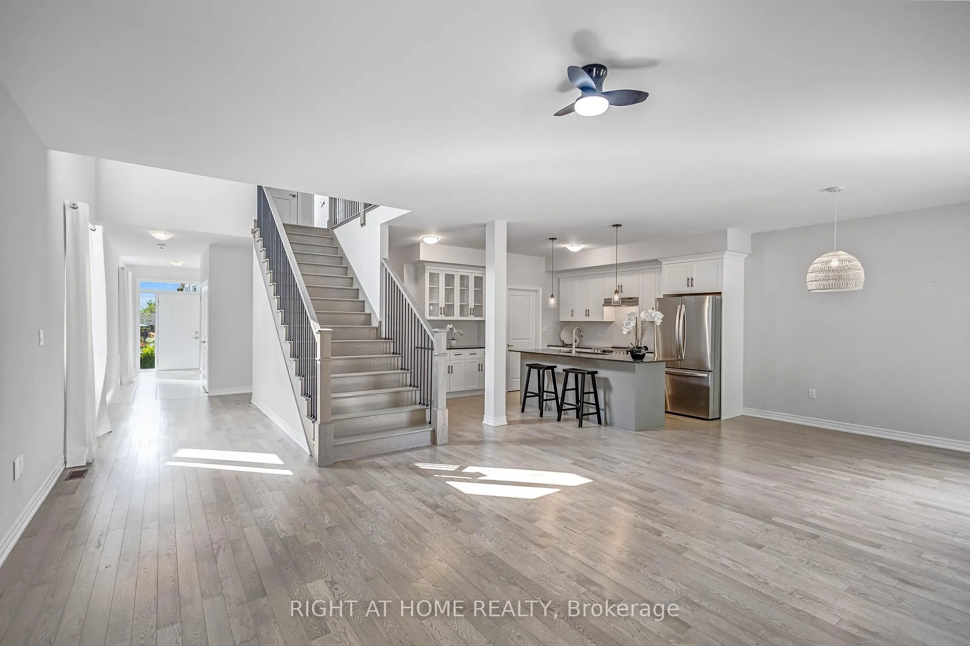 Photo 8 of 120 Terrace Drive, Grimsby, Grimsby East — HOMEH
