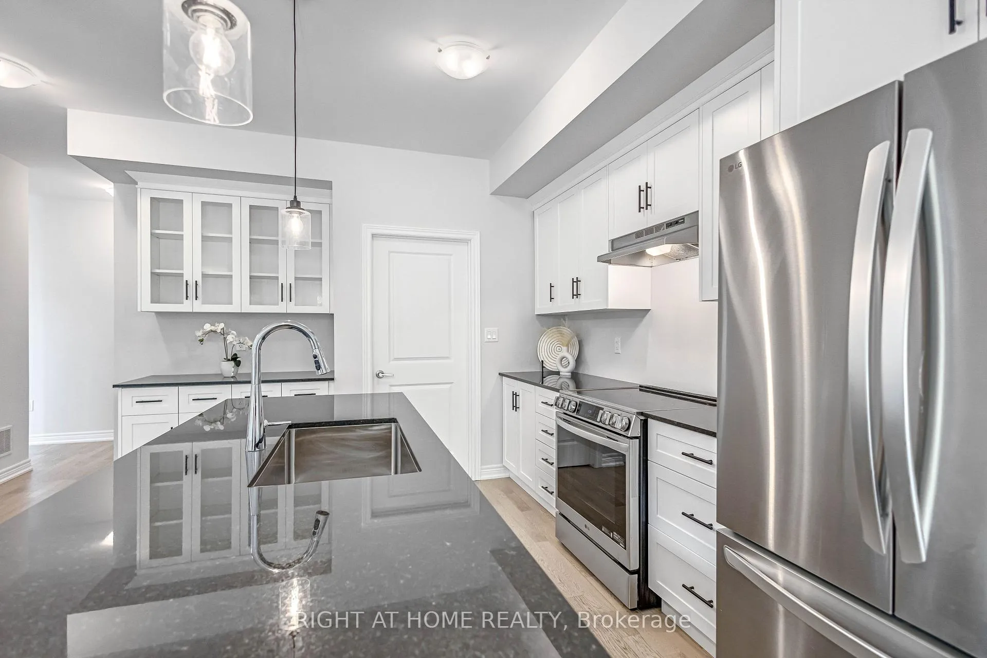 Photo 13 of 120 Terrace Drive, Grimsby, Grimsby East — HOMEH