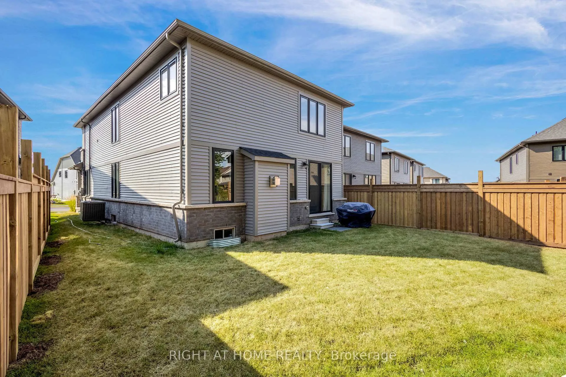 Photo 39 of 120 Terrace Drive, Grimsby, Grimsby East — HOMEH