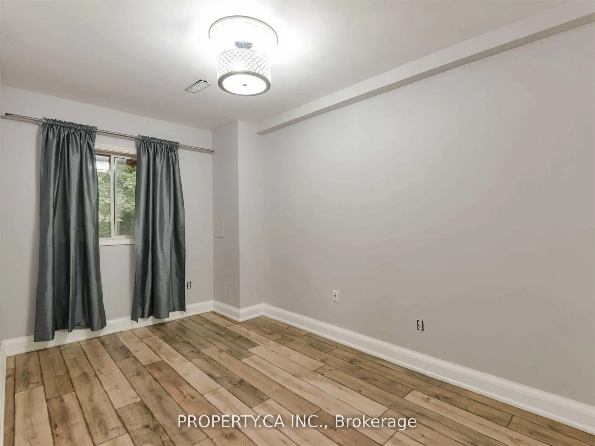 Photo 5 of Unit Bsmt, 20 Gemma Court, Vaughan, Concord — HOMEH