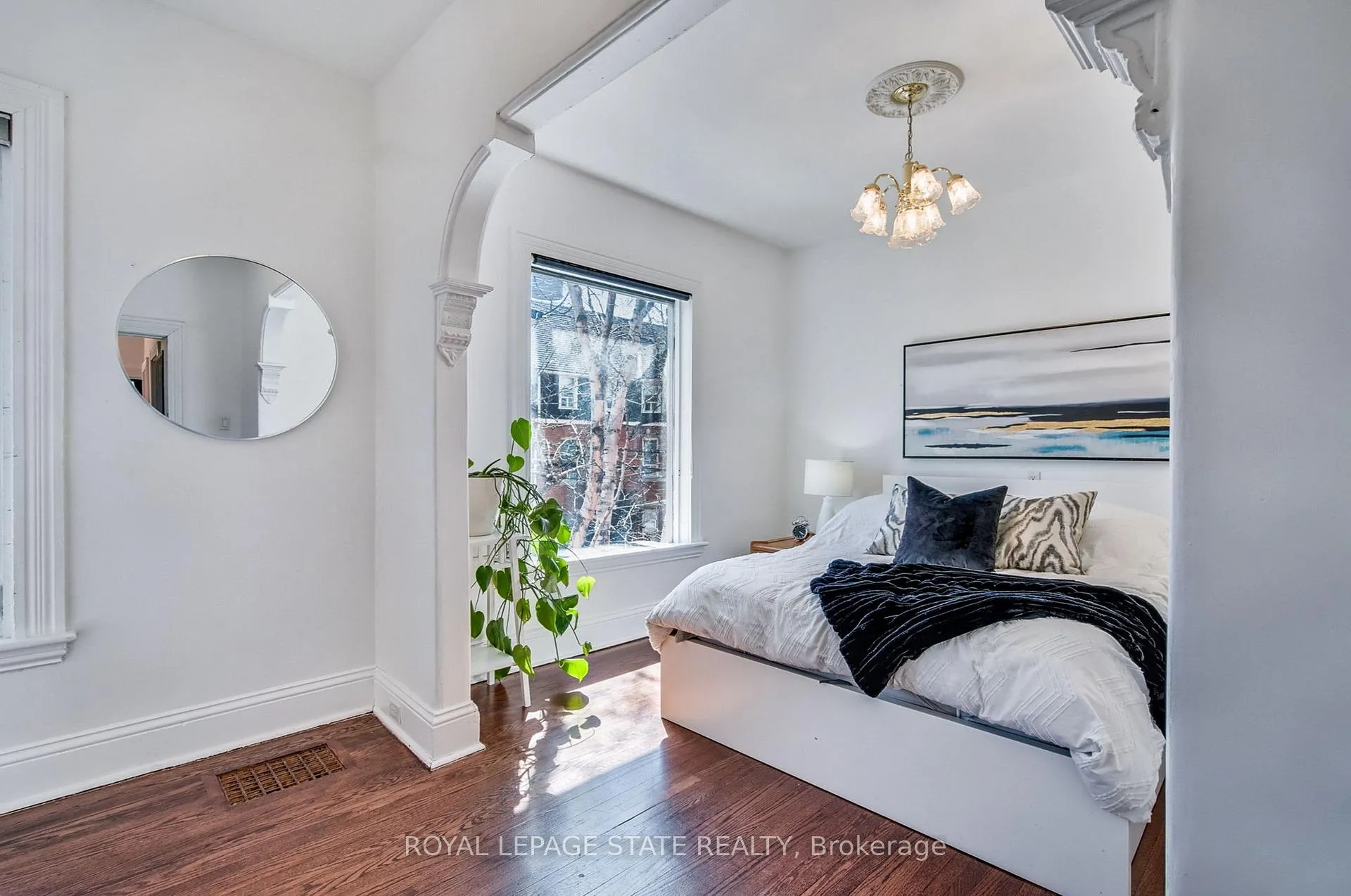 Photo 14 of Unit 1, 20 Locke Street S, Hamilton, Strathcona — HOMEH