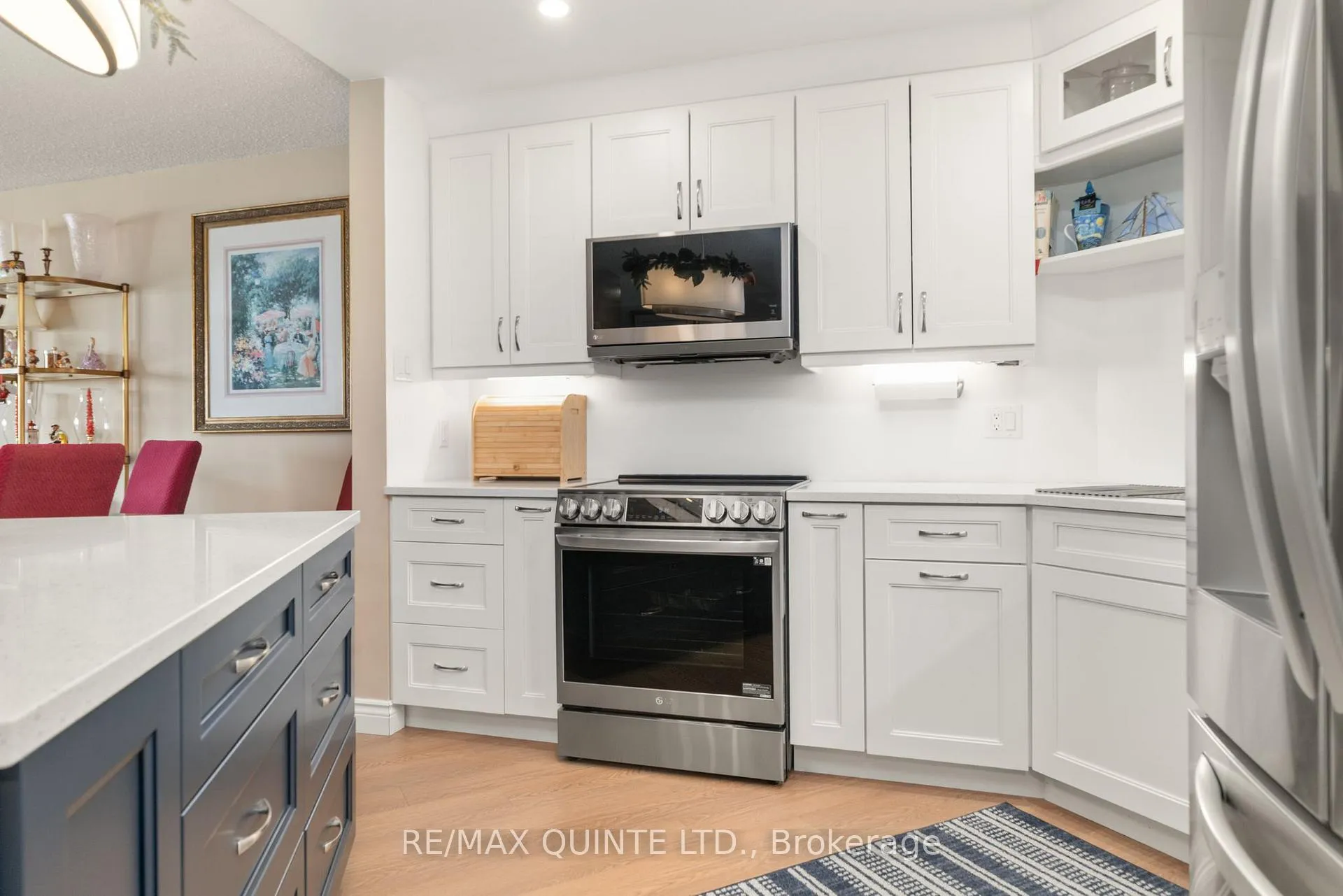 Photo 11 of Unit 807, 2 South Front Street, Belleville, Belleville Ward — HOMEH