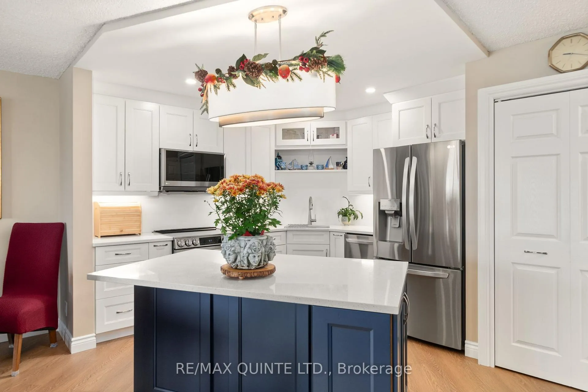 Photo 15 of Unit 807, 2 South Front Street, Belleville, Belleville Ward — HOMEH