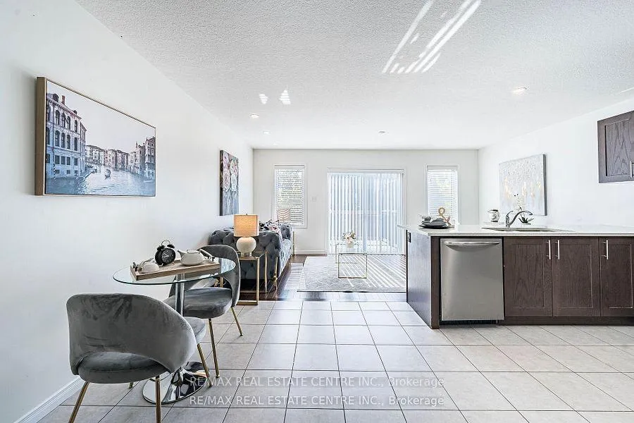 Photo 4 of Unit 99, 135 Hardcastle Drive, Cambridge, Blair Road — HOMEH