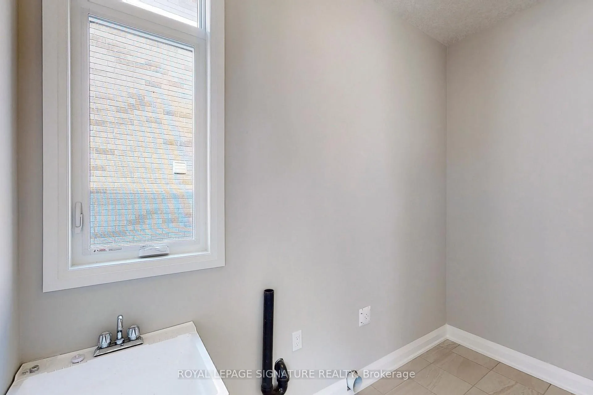 Photo 17 of 24 Hollybrook Trail, Kitchener — HOMEH