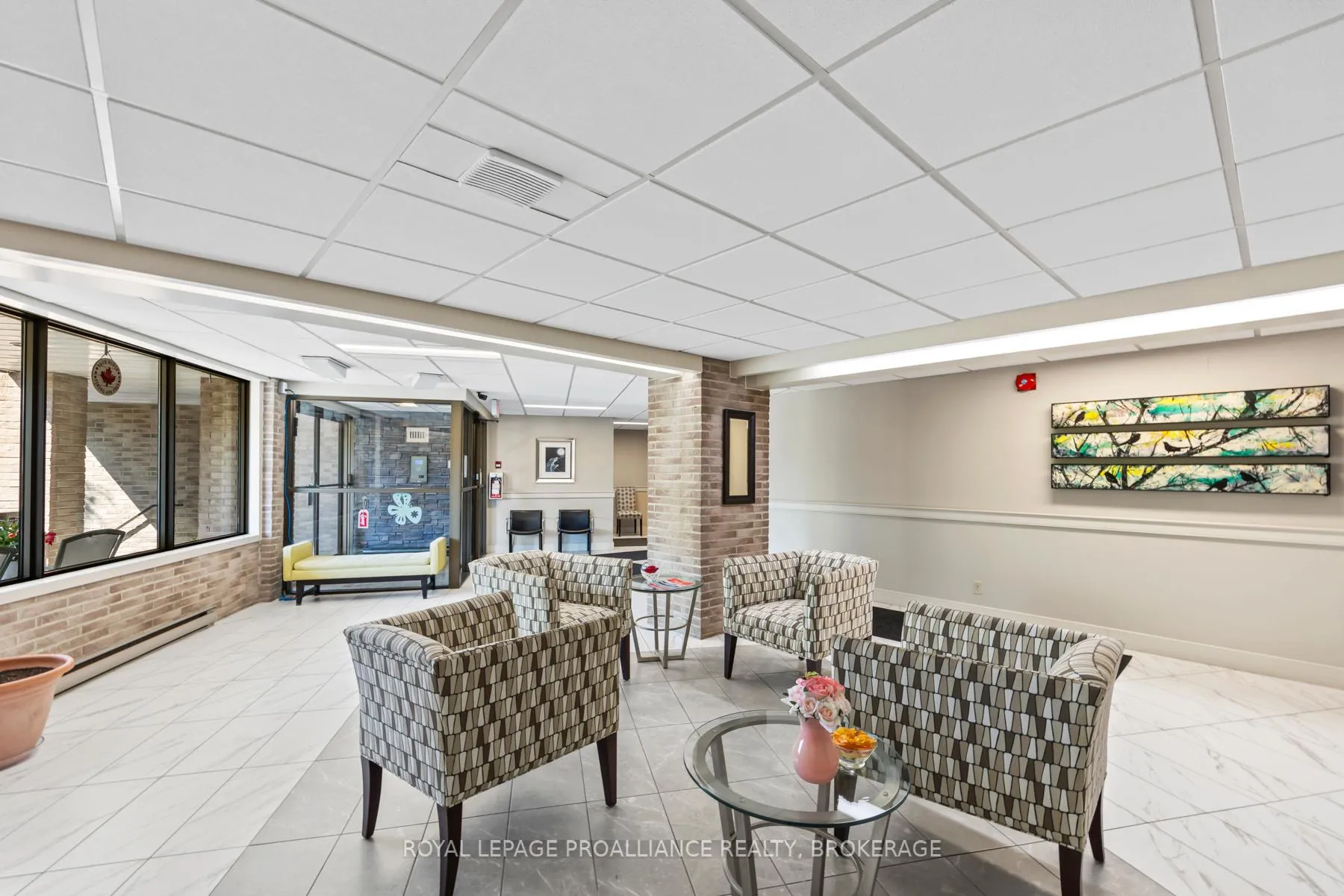 Photo 2 of Unit 507, 334 Queen Mary Road, Kingston, West of Sir John A. Blvd — HOMEH