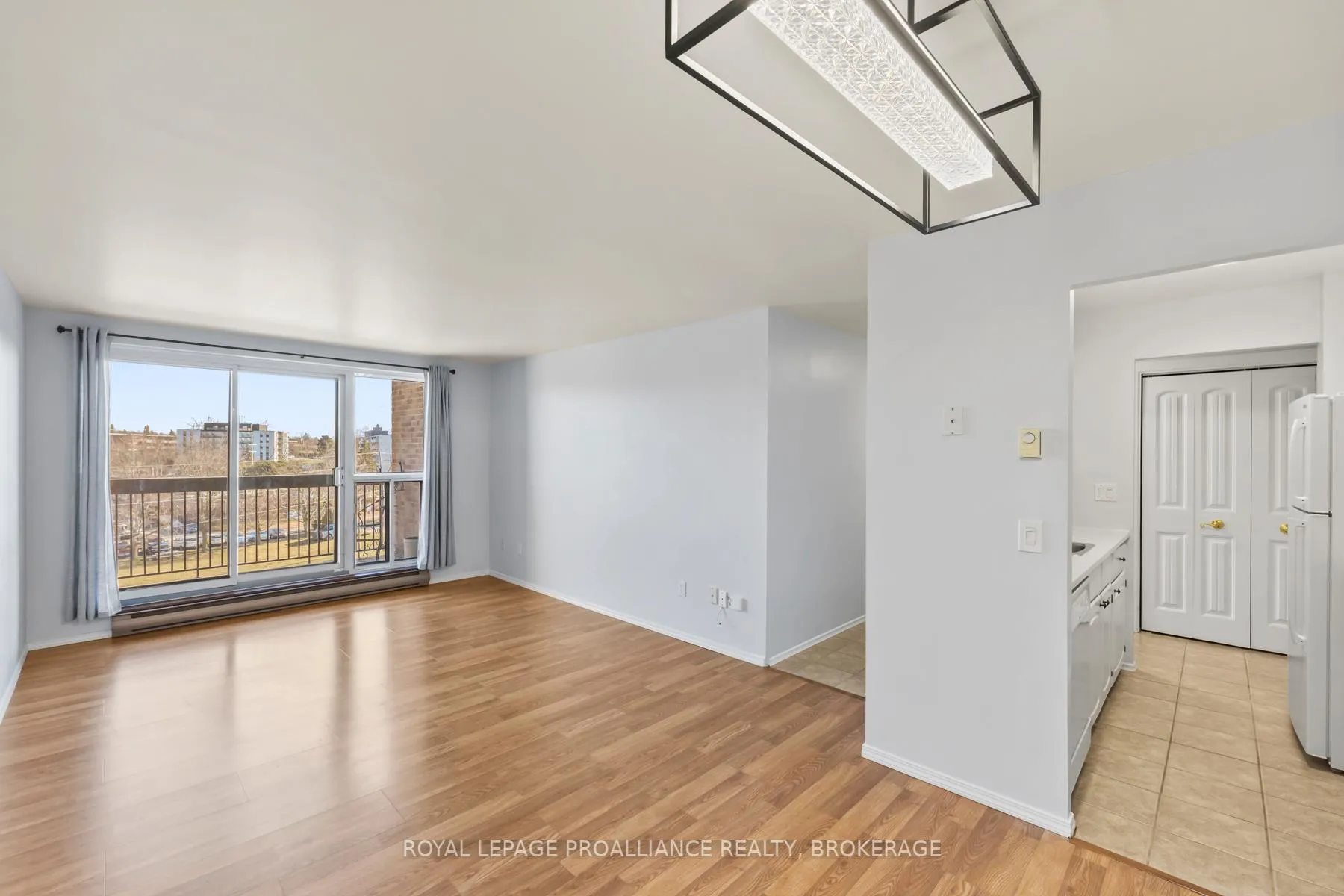 Photo 5 of Unit 507, 334 Queen Mary Road, Kingston, West of Sir John A. Blvd — HOMEH