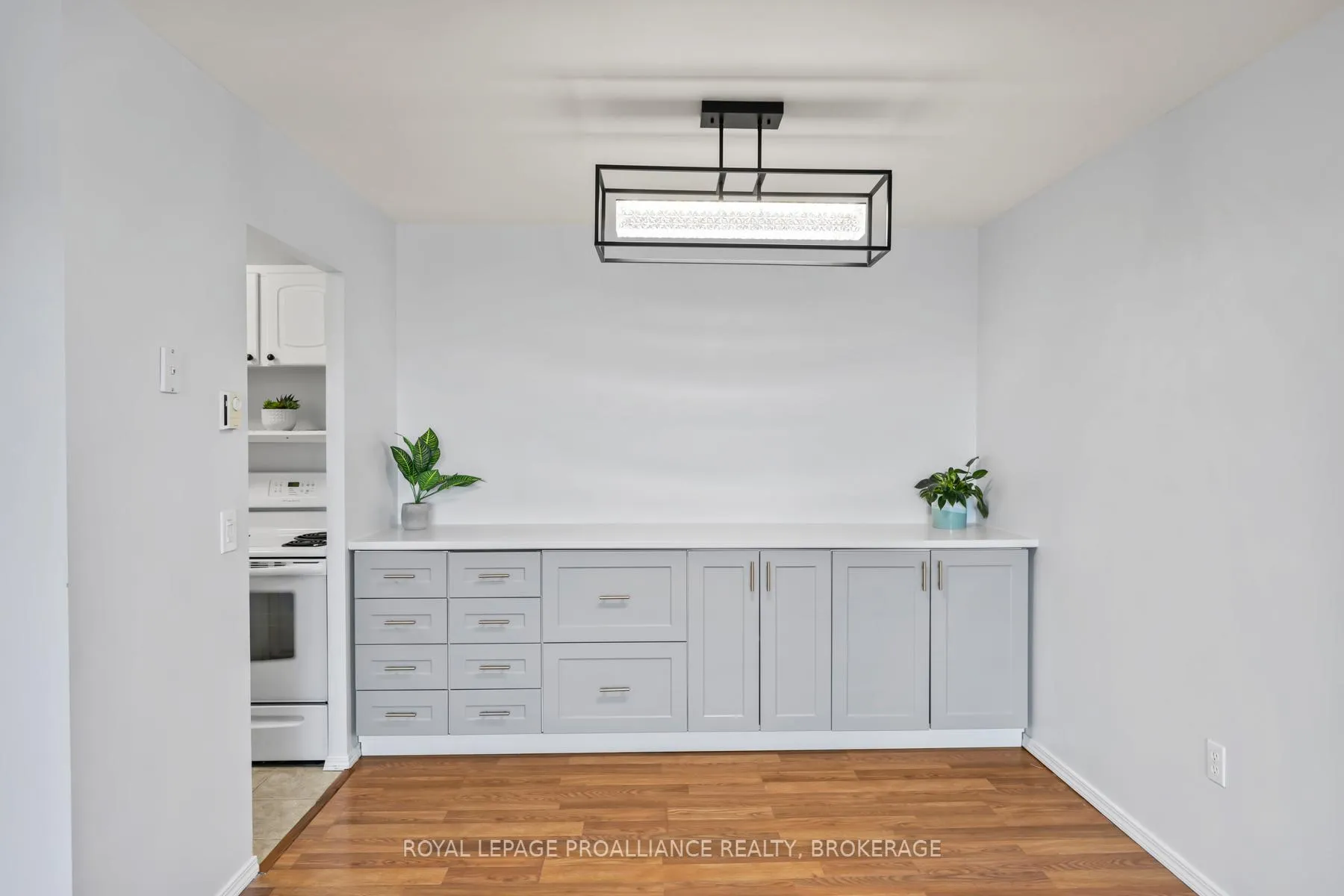 Photo 7 of Unit 507, 334 Queen Mary Road, Kingston, West of Sir John A. Blvd — HOMEH