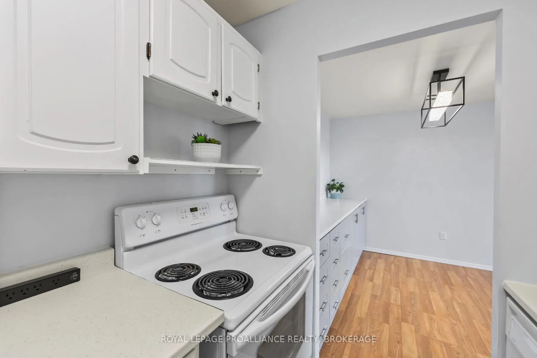Photo 9 of Unit 507, 334 Queen Mary Road, Kingston, West of Sir John A. Blvd — HOMEH