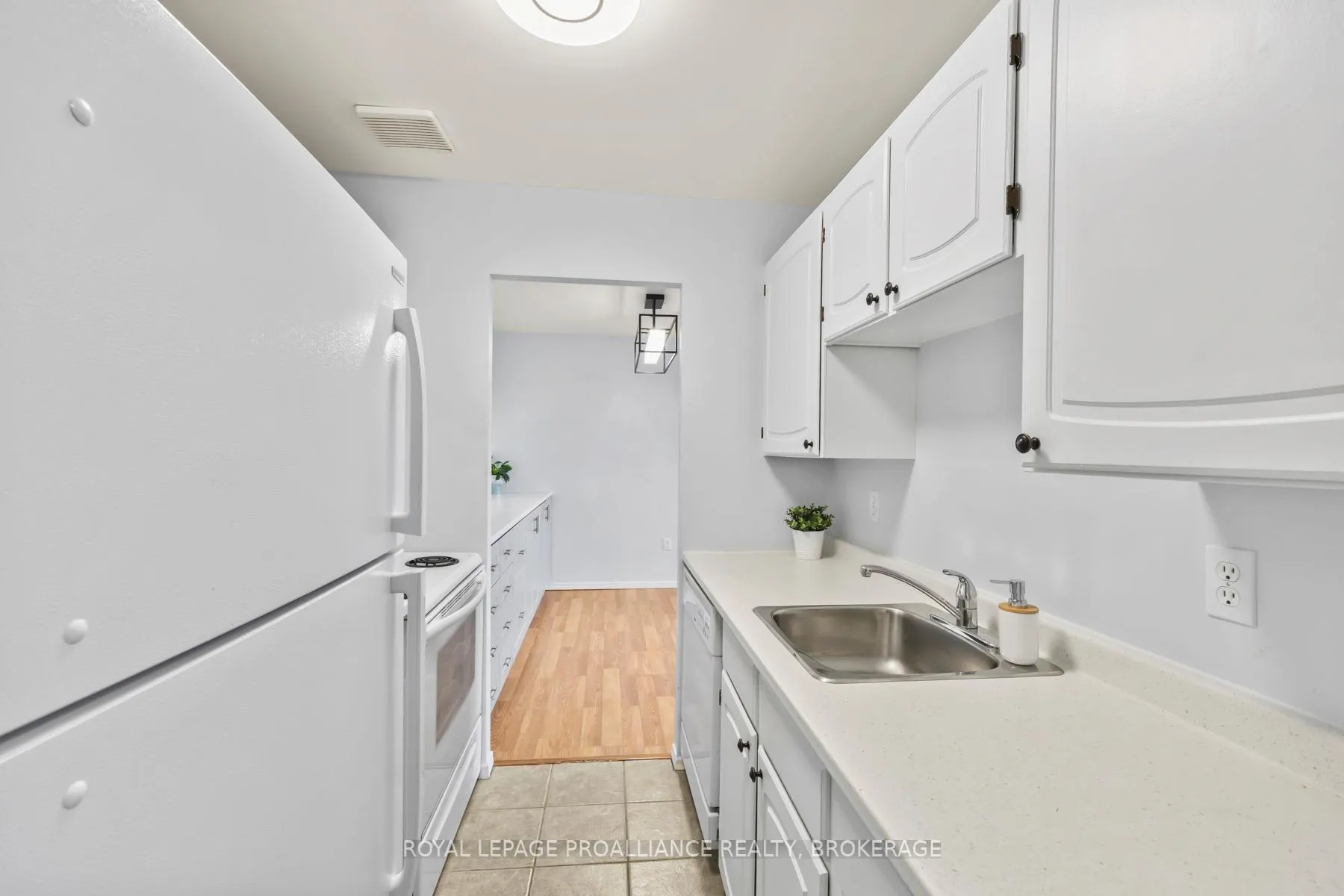 Photo 10 of Unit 507, 334 Queen Mary Road, Kingston, West of Sir John A. Blvd — HOMEH