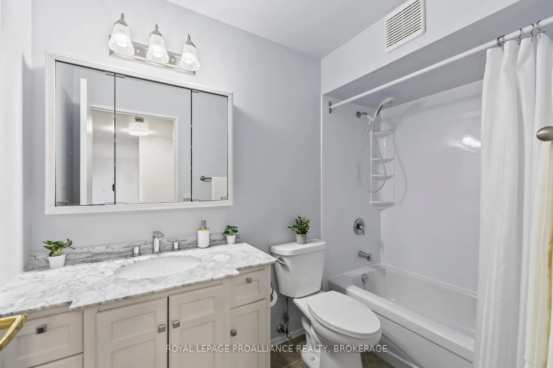 Photo 15 of Unit 507, 334 Queen Mary Road, Kingston, West of Sir John A. Blvd — HOMEH