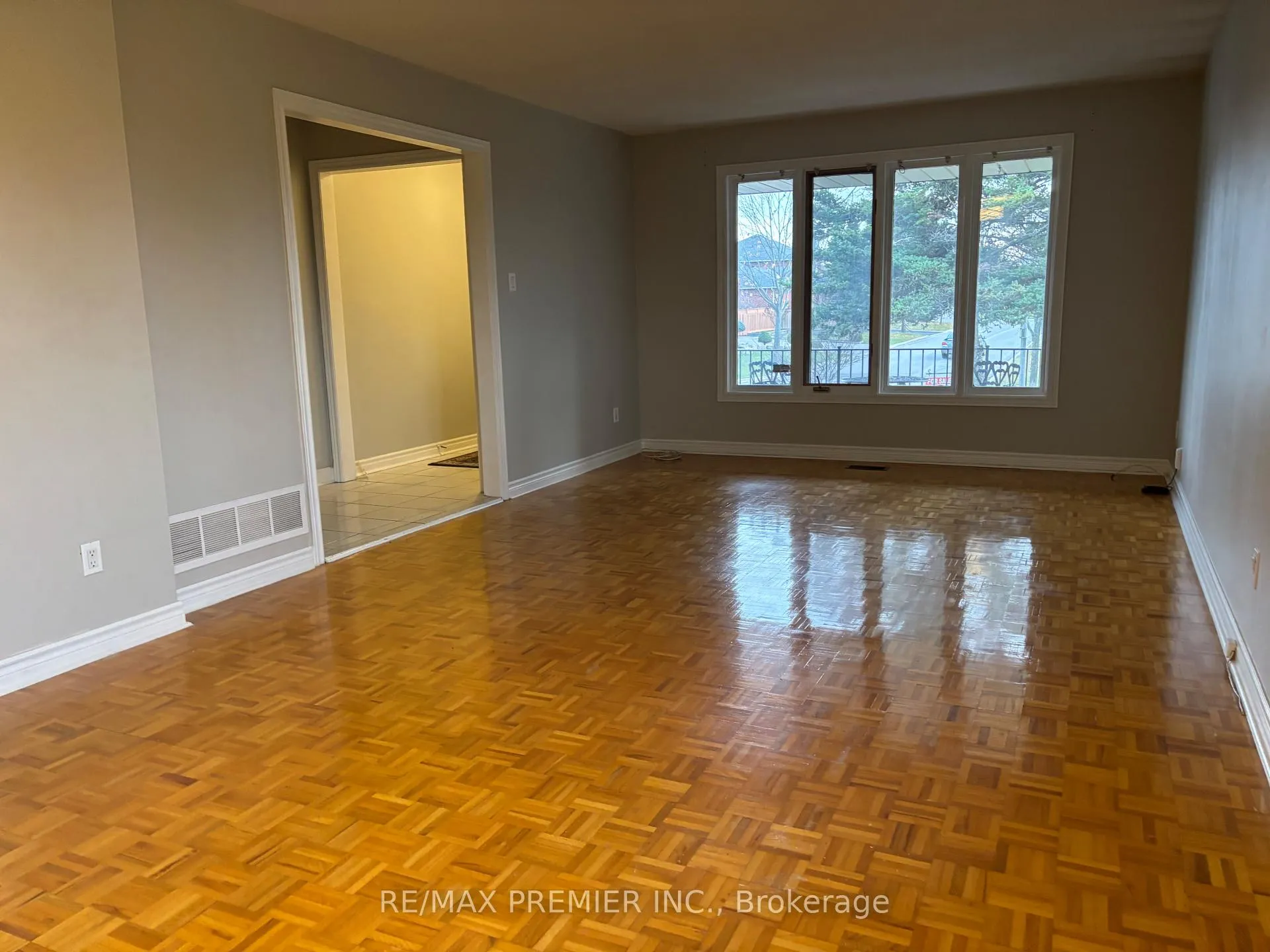 Photo 2 of 84 Marieta Street, Vaughan, East Woodbridge — HOMEH
