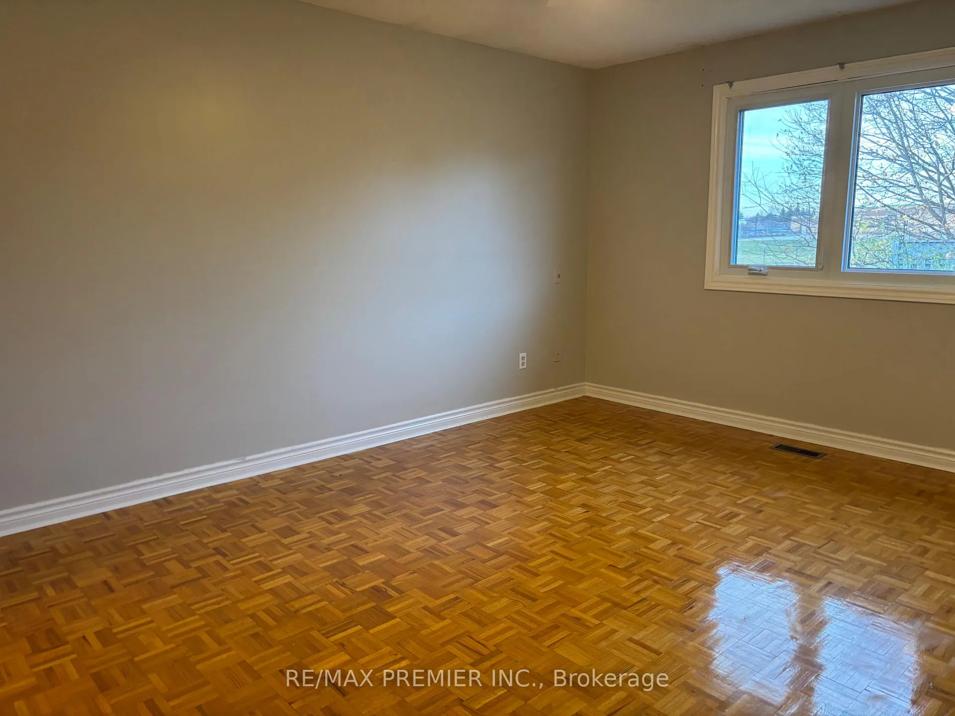 Photo 7 of 84 Marieta Street, Vaughan, East Woodbridge — HOMEH