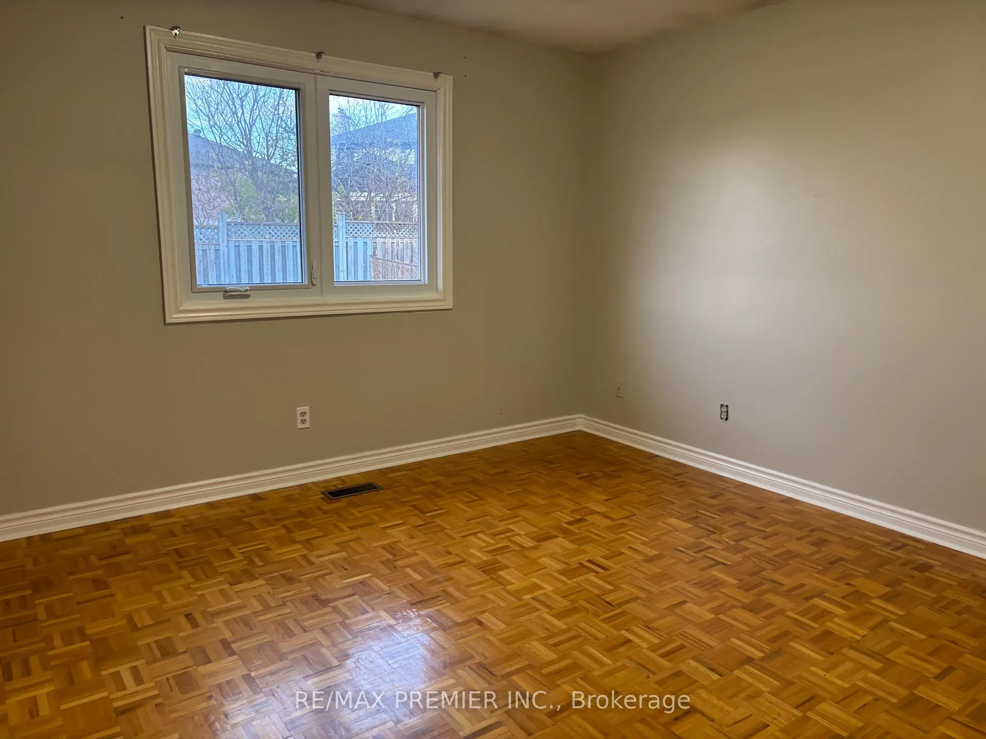 Photo 8 of 84 Marieta Street, Vaughan, East Woodbridge — HOMEH
