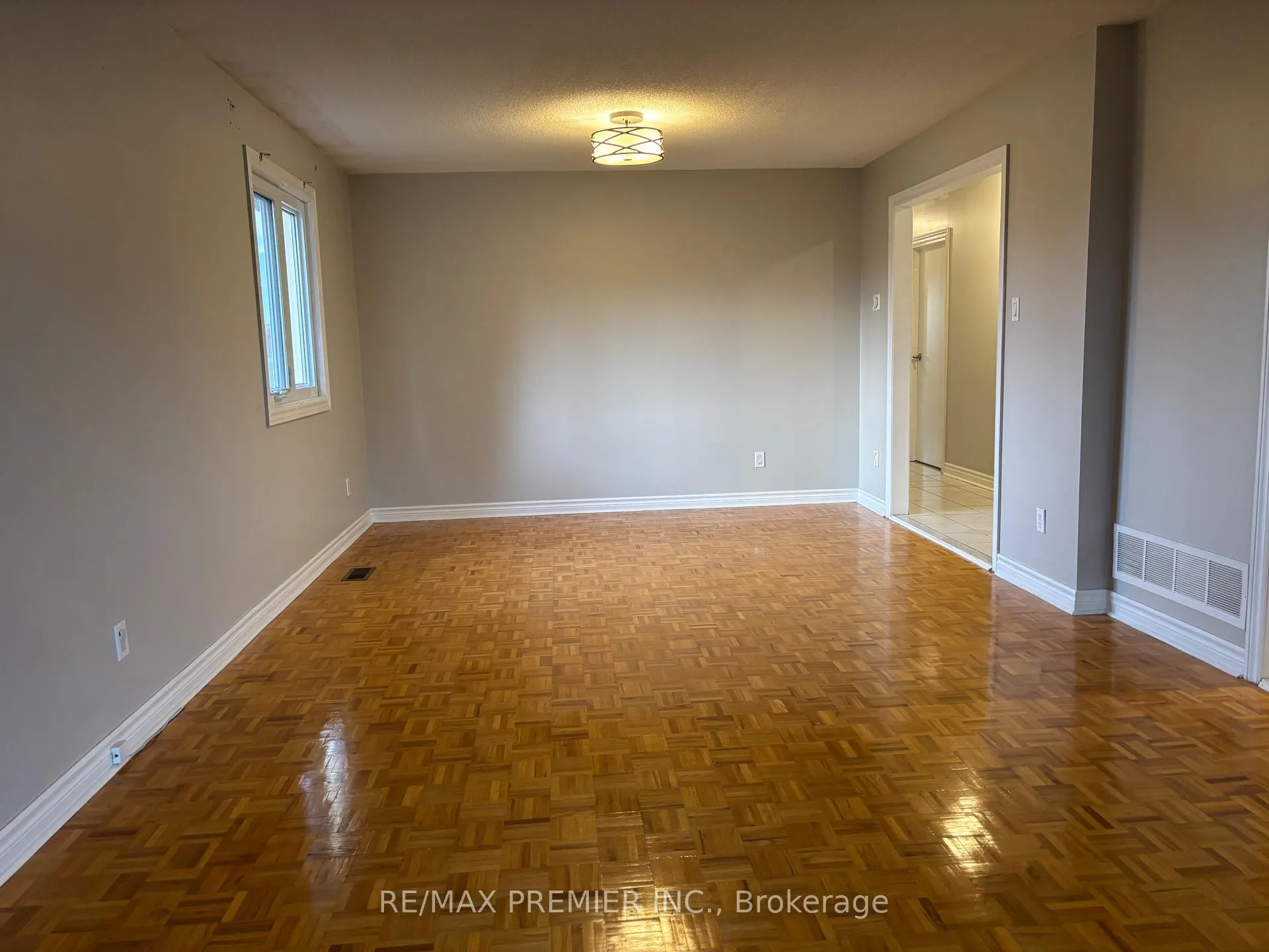 Photo 10 of 84 Marieta Street, Vaughan, East Woodbridge — HOMEH