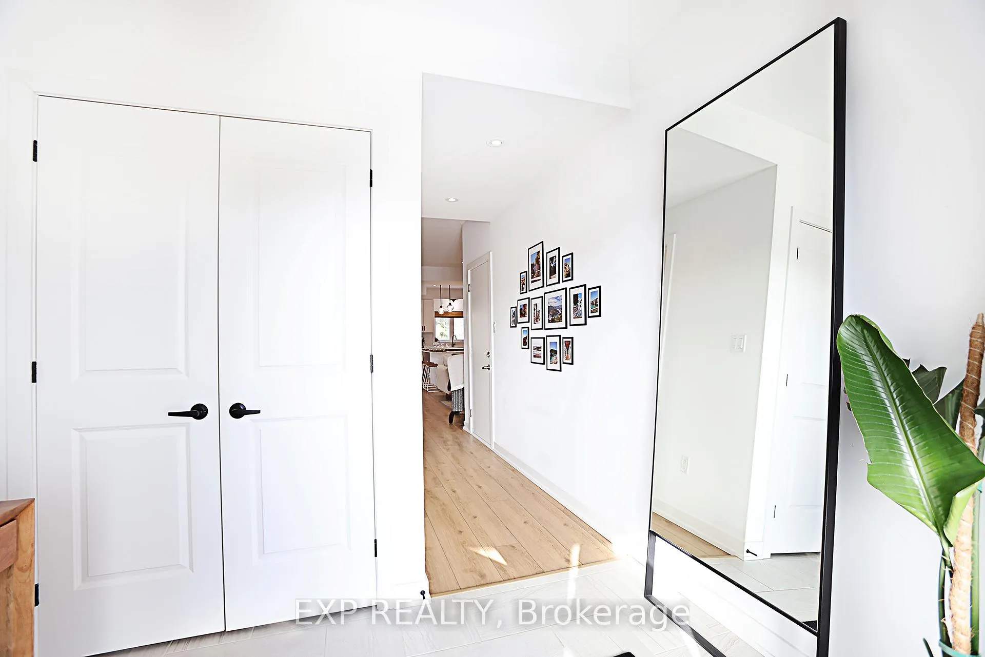 Photo 10 of 25 Ferris Circle, Guelph, Clairfields/Hanlon Business Park — HOMEH