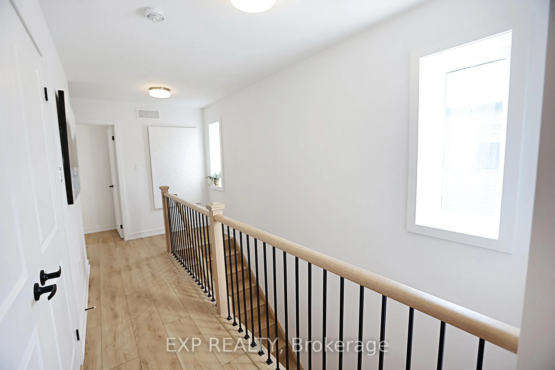 Photo 21 of 25 Ferris Circle, Guelph, Clairfields/Hanlon Business Park — HOMEH