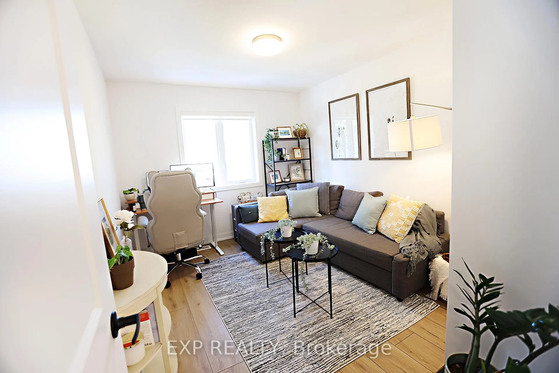 Photo 31 of 25 Ferris Circle, Guelph, Clairfields/Hanlon Business Park — HOMEH