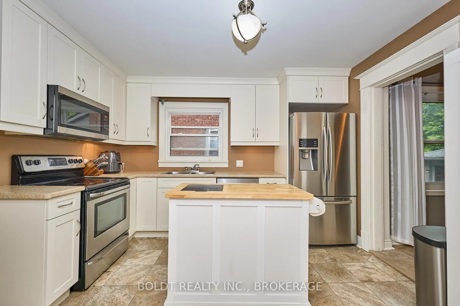 Photo 9 of 41 Thomas Street, St. Catharines, Downtown — HOMEH
