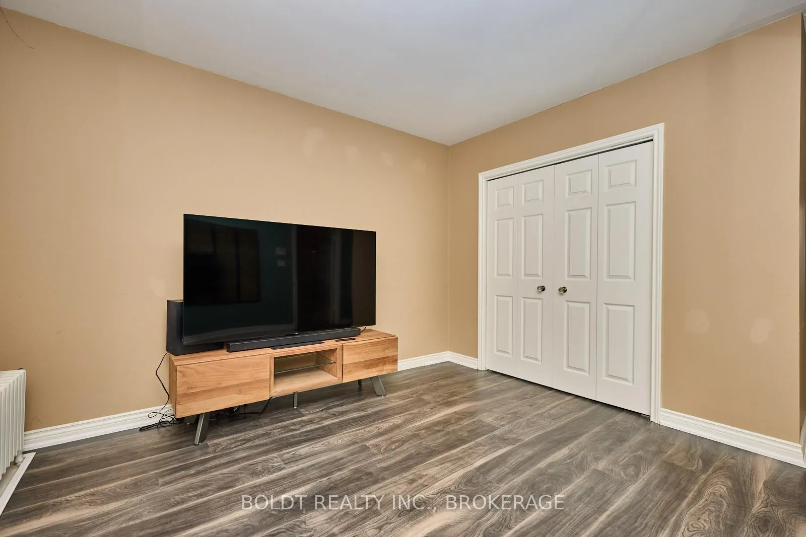 Photo 14 of 41 Thomas Street, St. Catharines, Downtown — HOMEH
