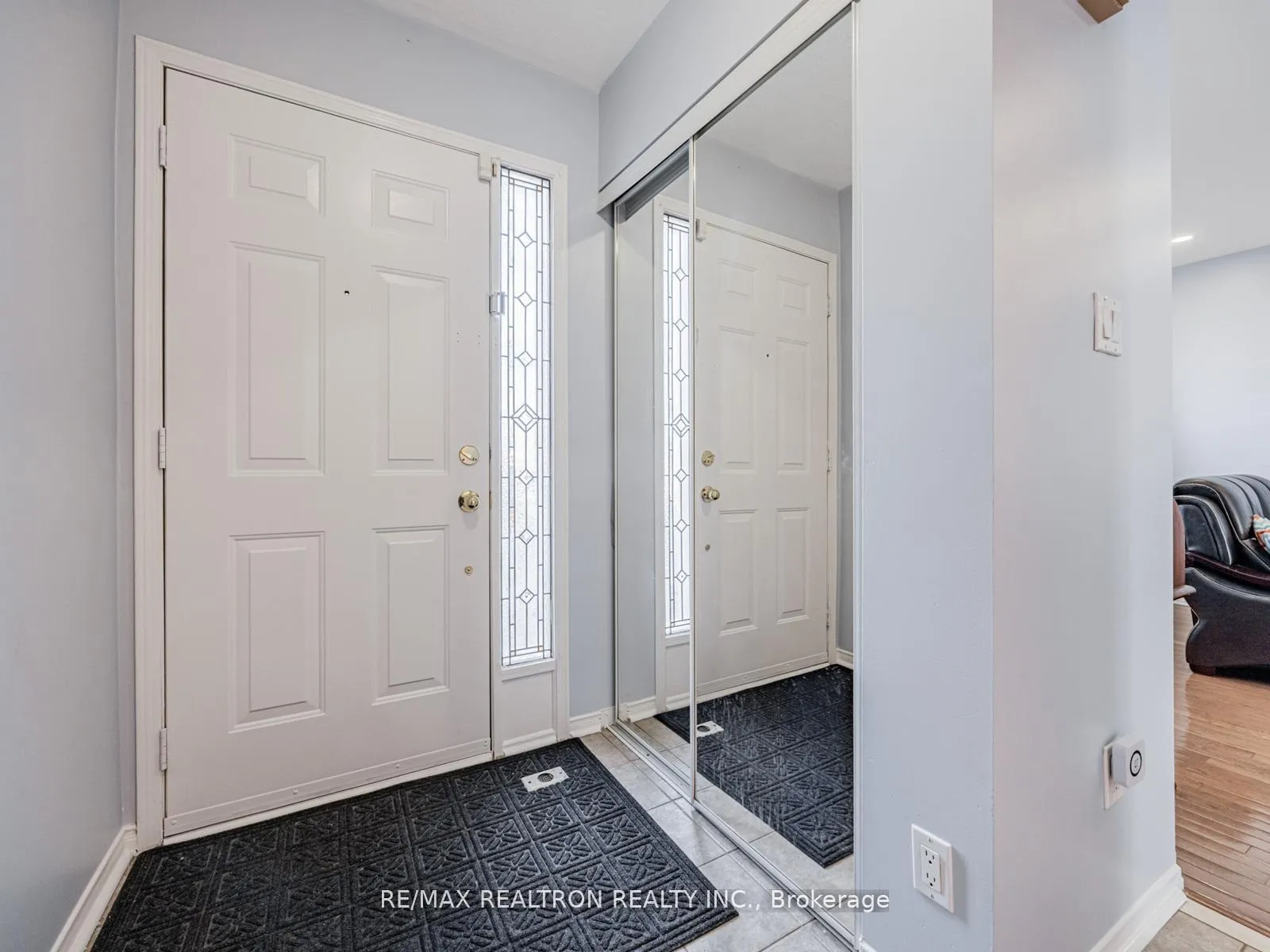 Photo 3 of 15D Overlea Boulevard, Toronto, Thorncliffe Park — HOMEH