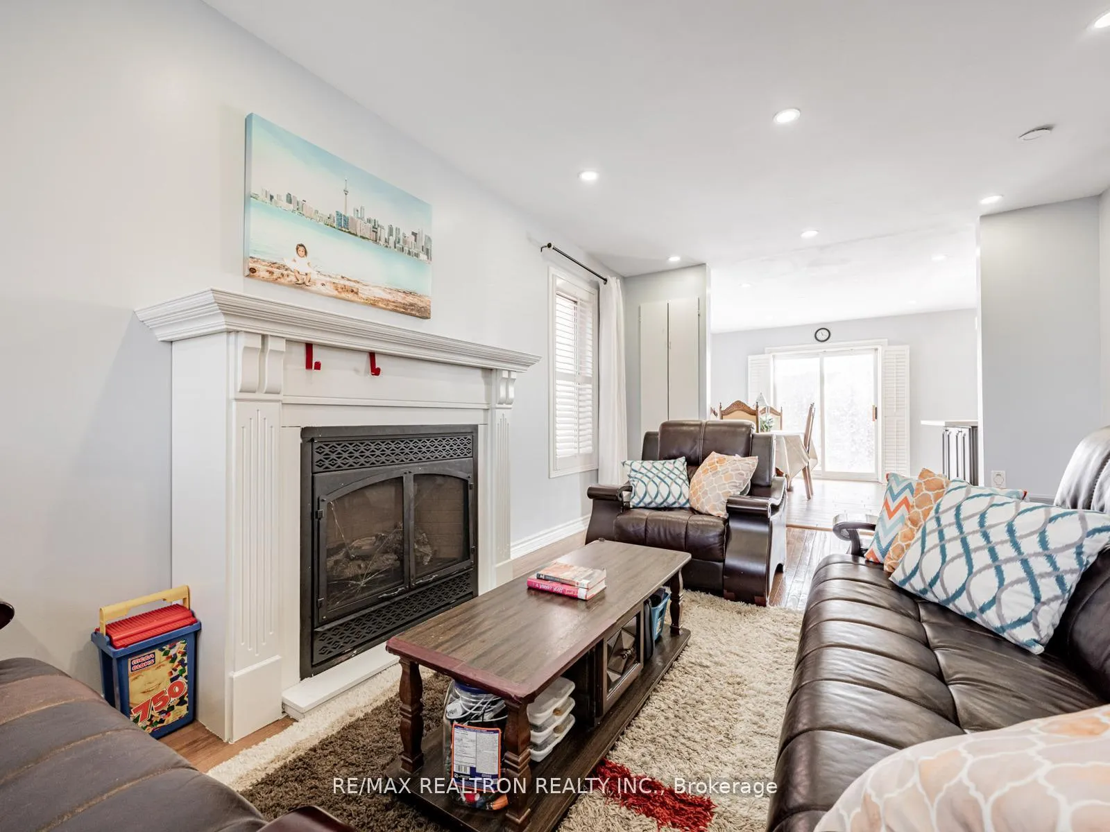 Photo 4 of 15D Overlea Boulevard, Toronto, Thorncliffe Park — HOMEH