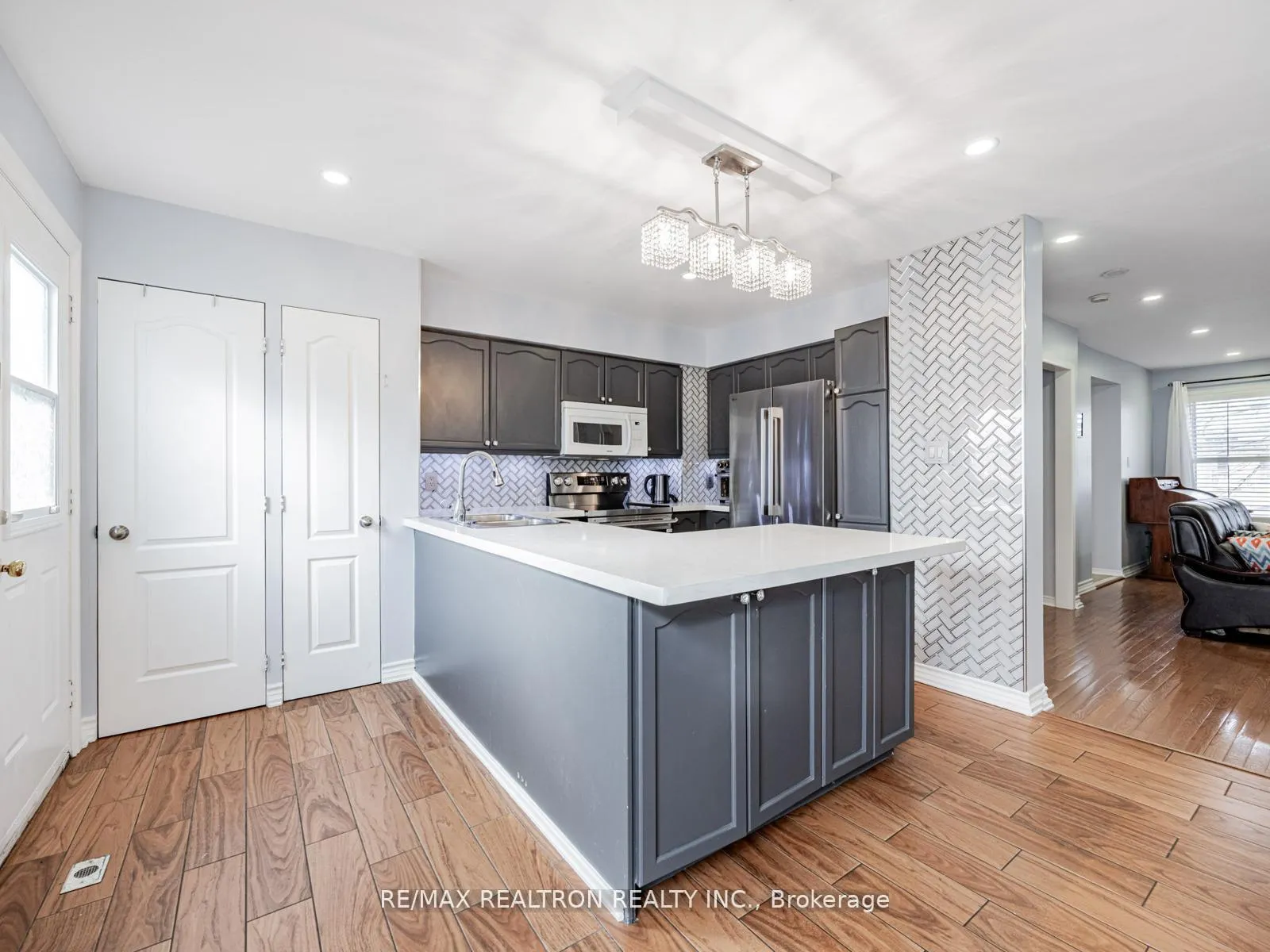 Photo 9 of 15D Overlea Boulevard, Toronto, Thorncliffe Park — HOMEH