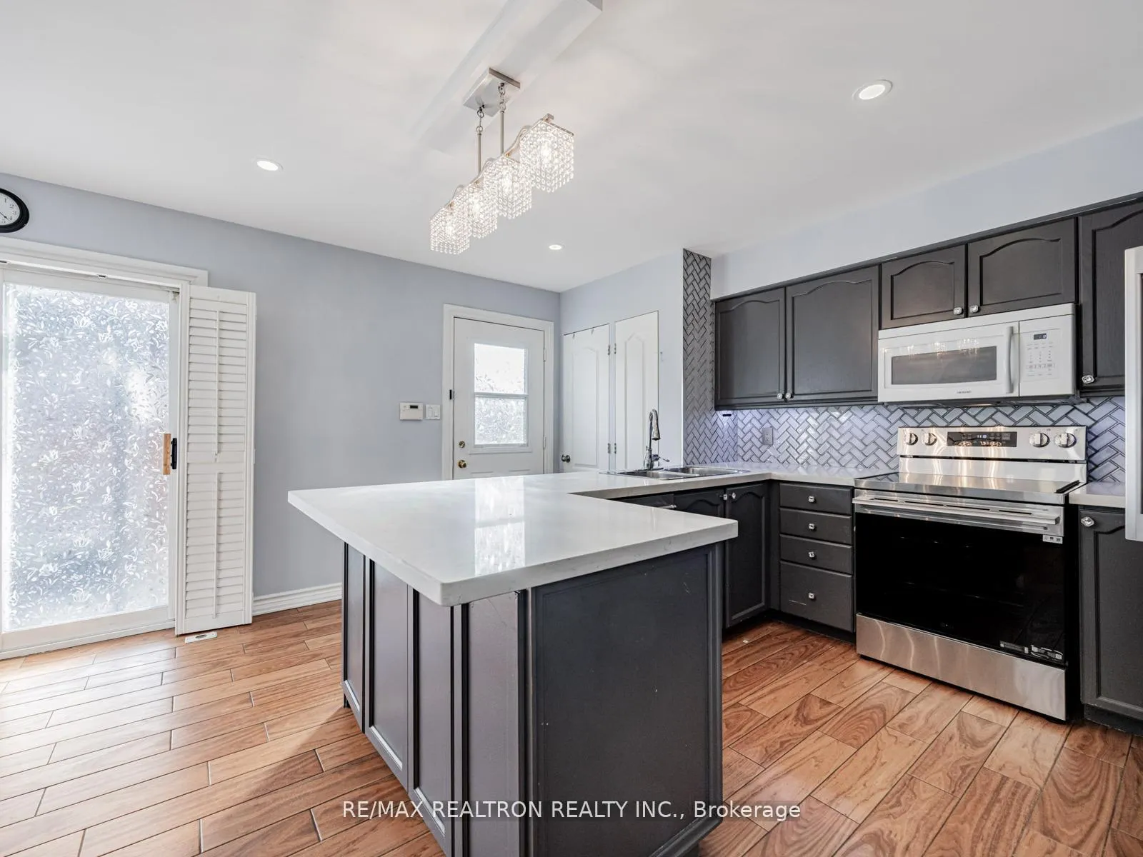 Photo 10 of 15D Overlea Boulevard, Toronto, Thorncliffe Park — HOMEH