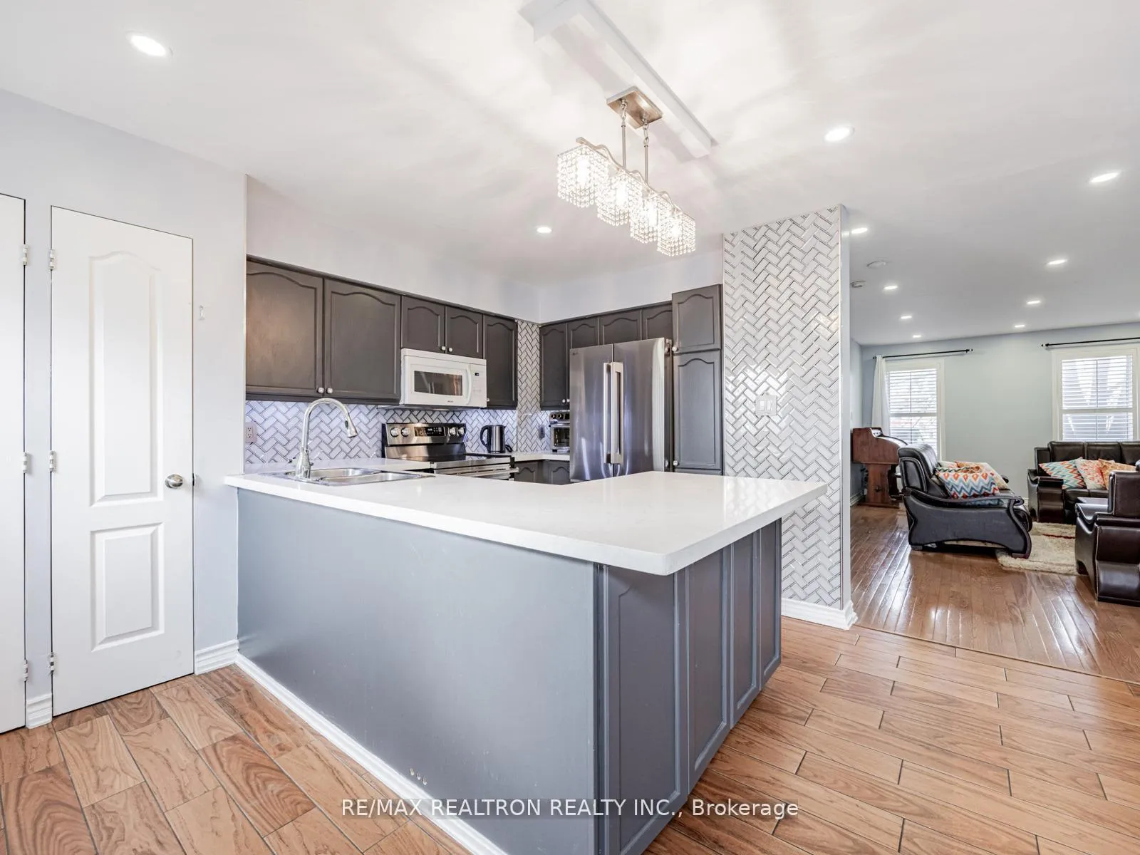 Photo 11 of 15D Overlea Boulevard, Toronto, Thorncliffe Park — HOMEH